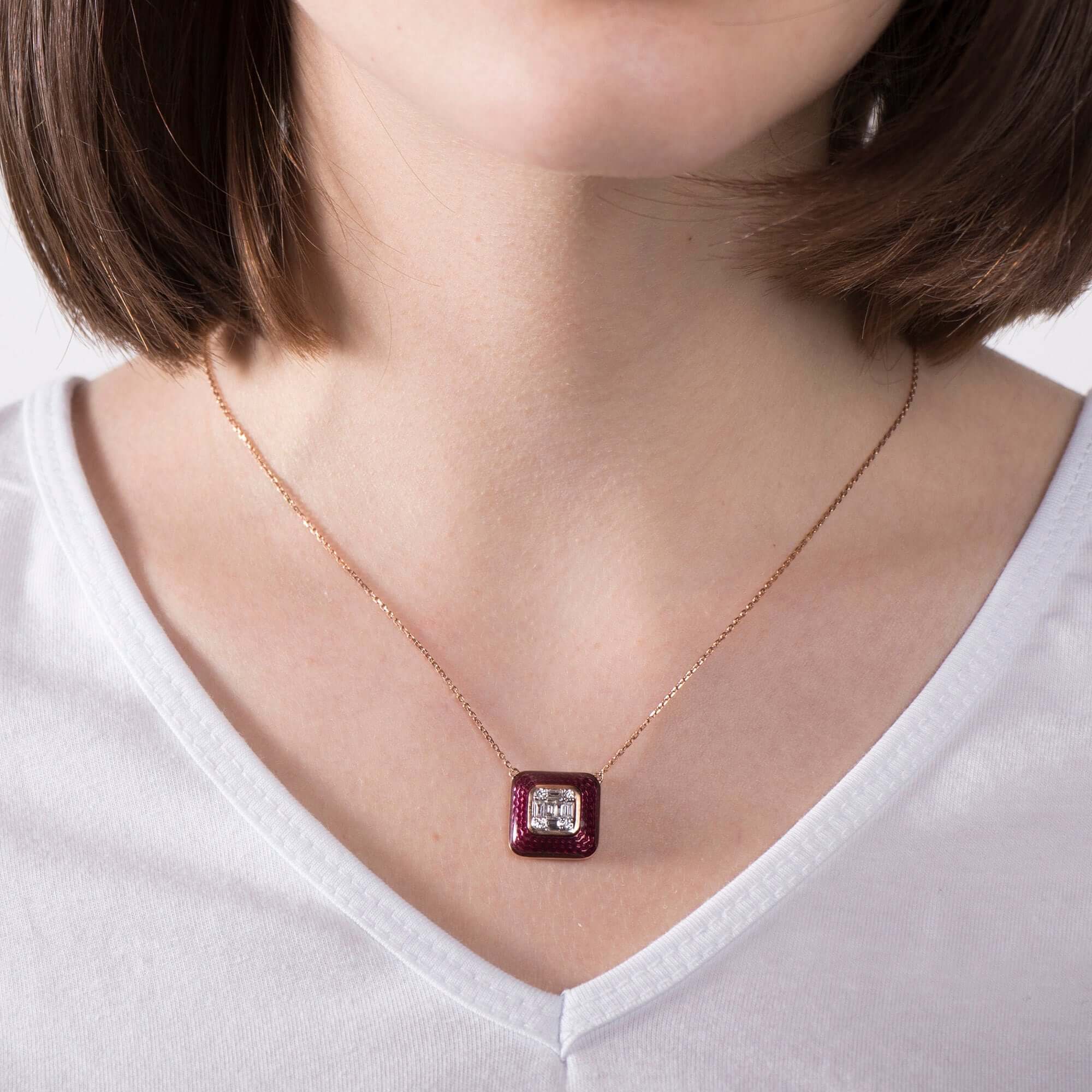 Klasik Mineli ve Pırlantalı Kolye