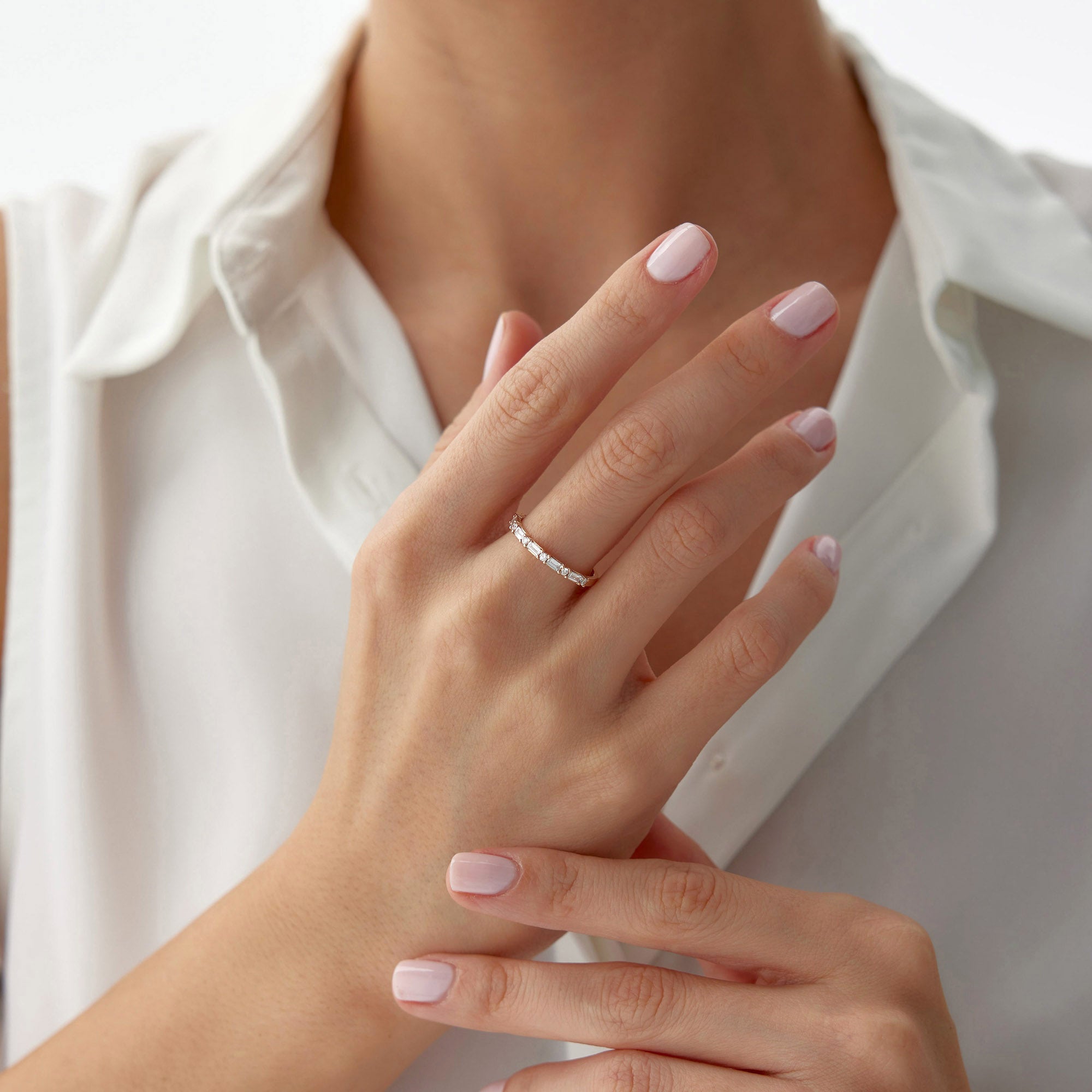 Bagetli Yarımtur Pırlanta Yüzük / The Elongating Half Eternity