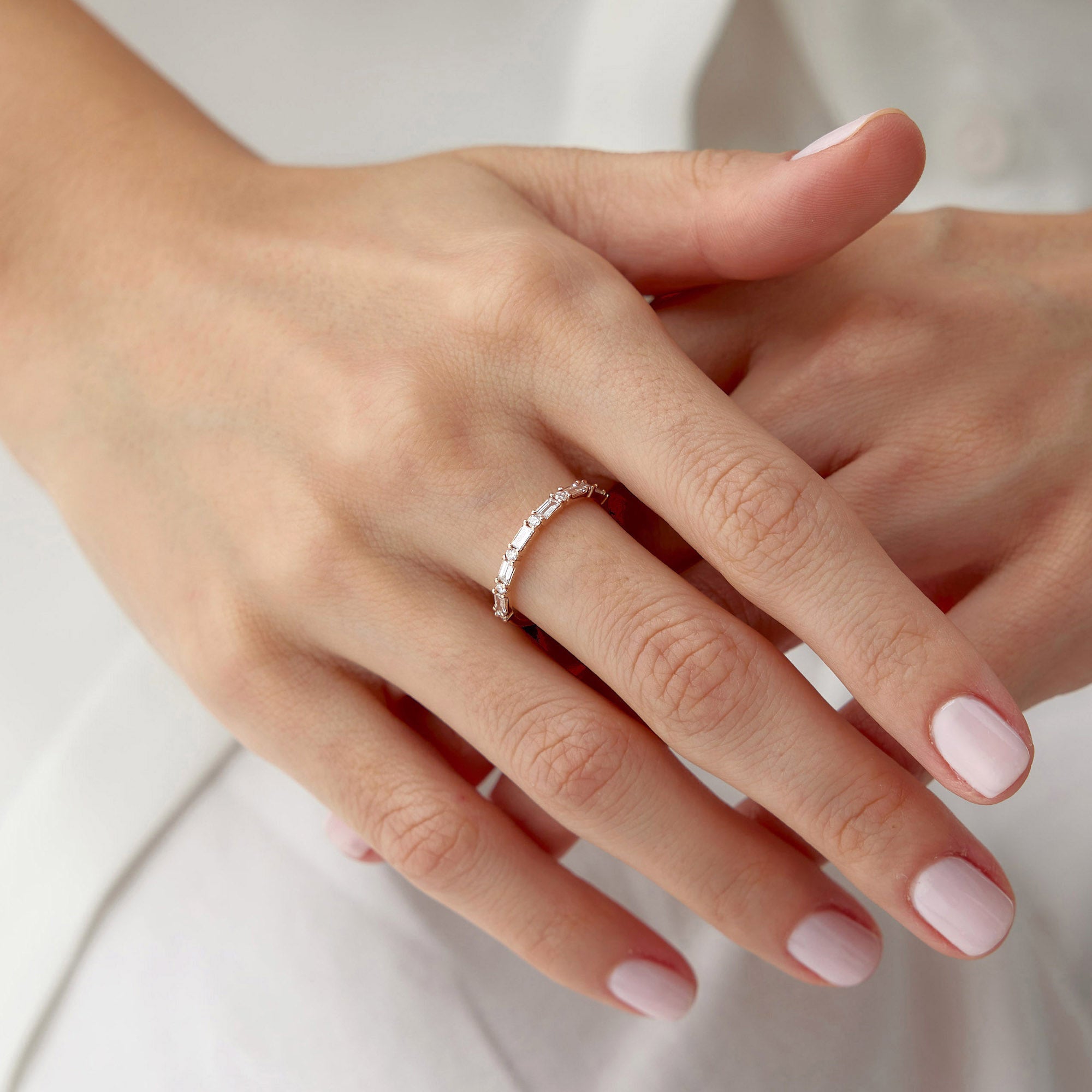 Bagetli Yarımtur Pırlanta Yüzük / The Elongating Half Eternity