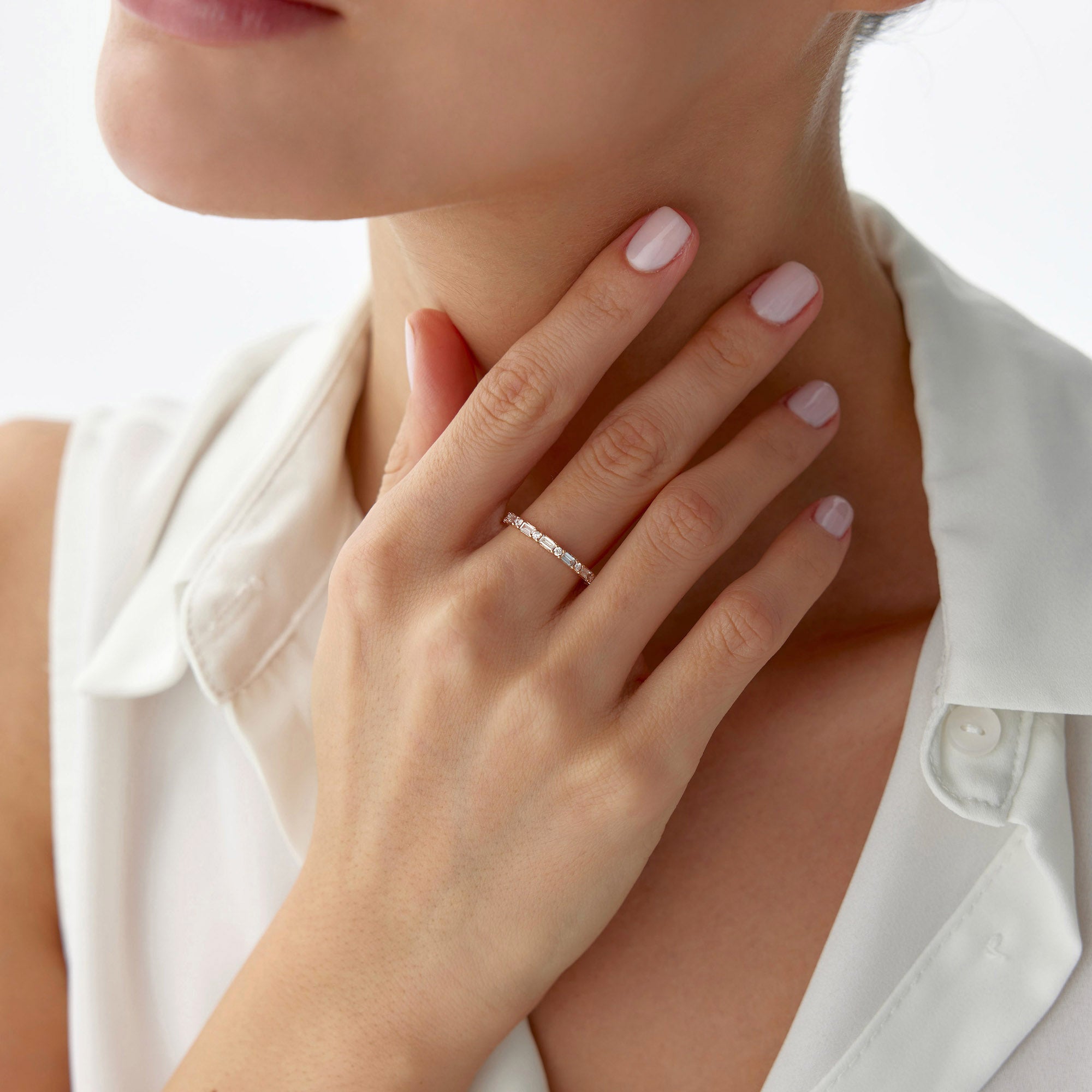 Bagetli Yarımtur Pırlanta Yüzük / The Elongating Half Eternity