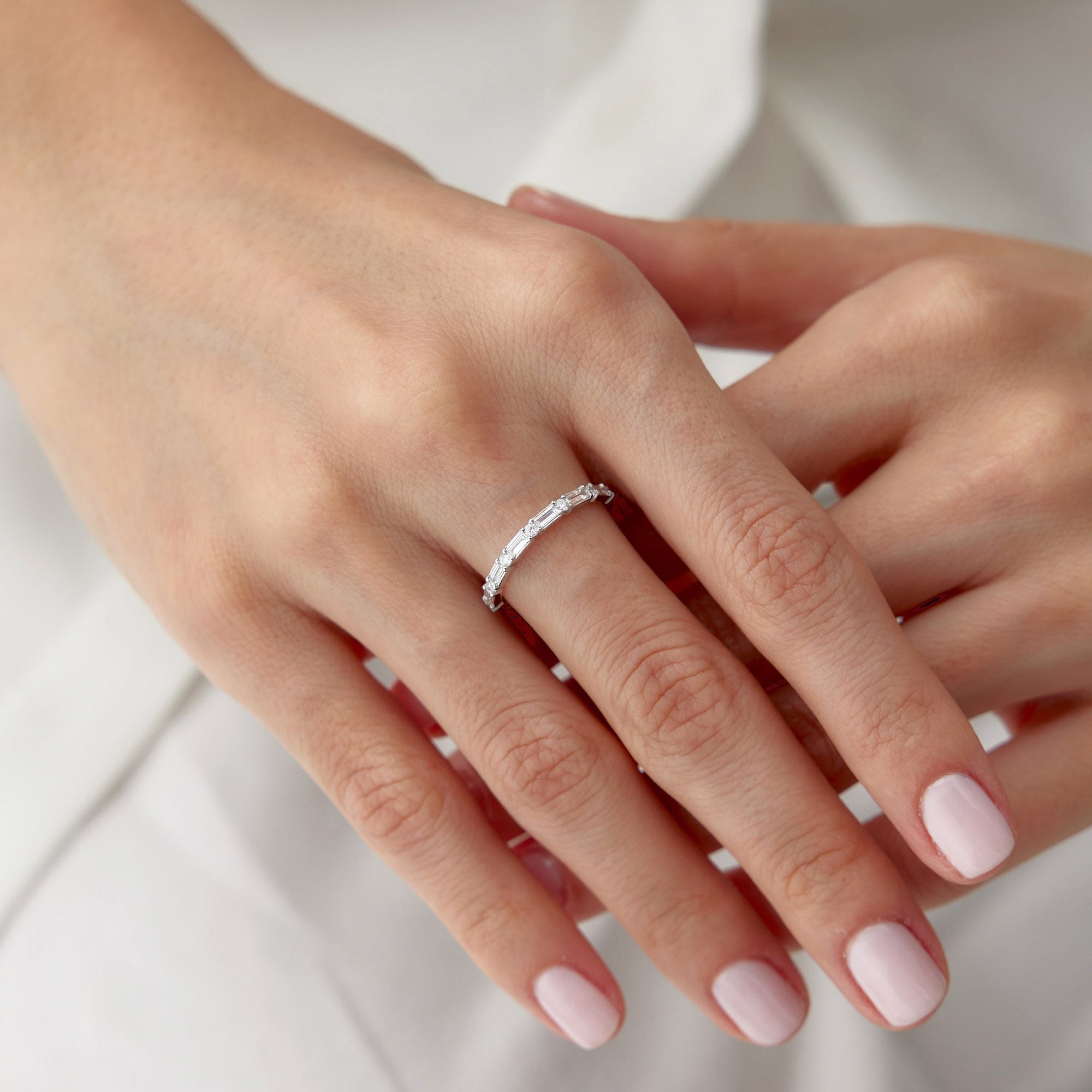 Bagetli Yarımtur Pırlanta Yüzük / The Elongating Half Eternity