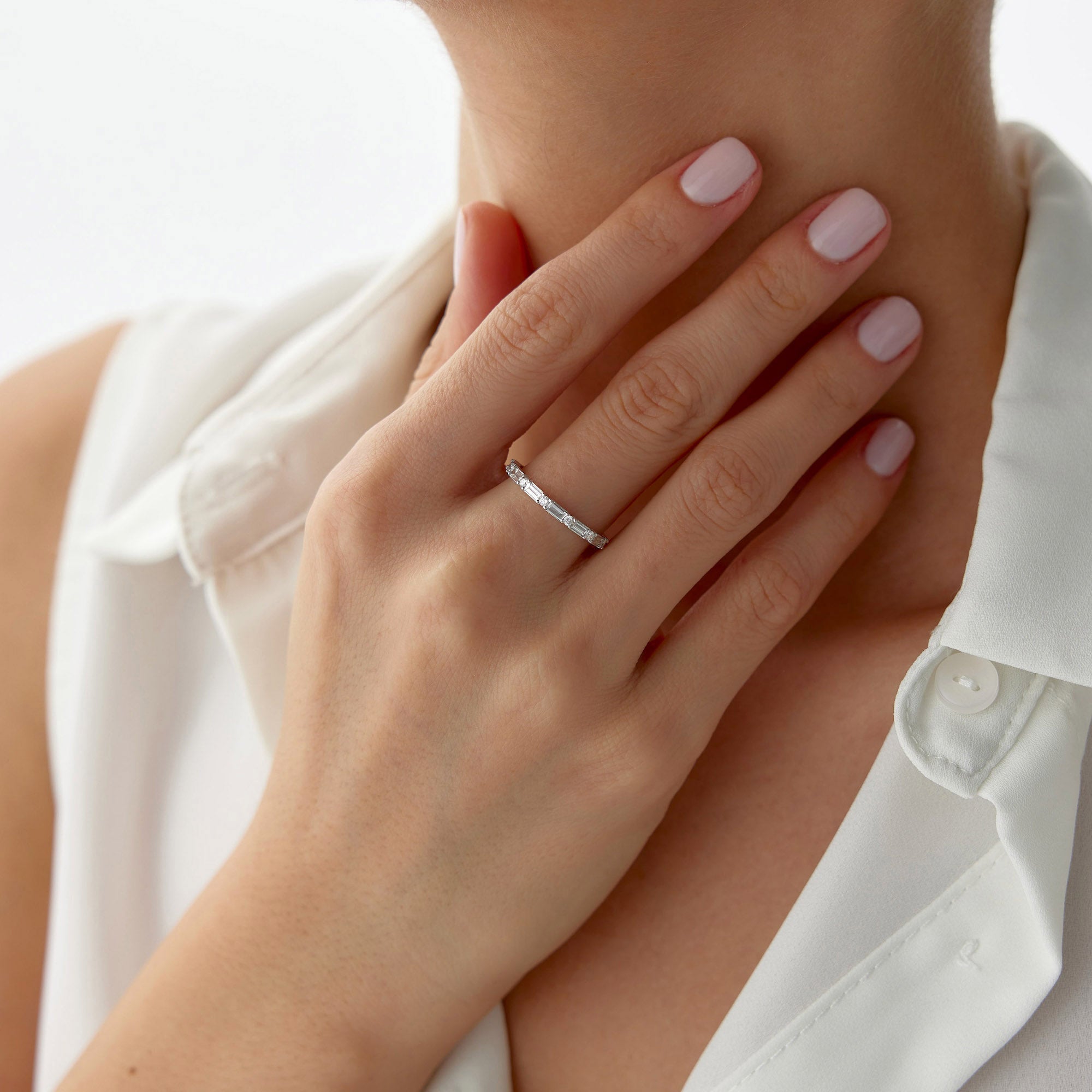 Bagetli Yarımtur Pırlanta Yüzük / The Elongating Half Eternity