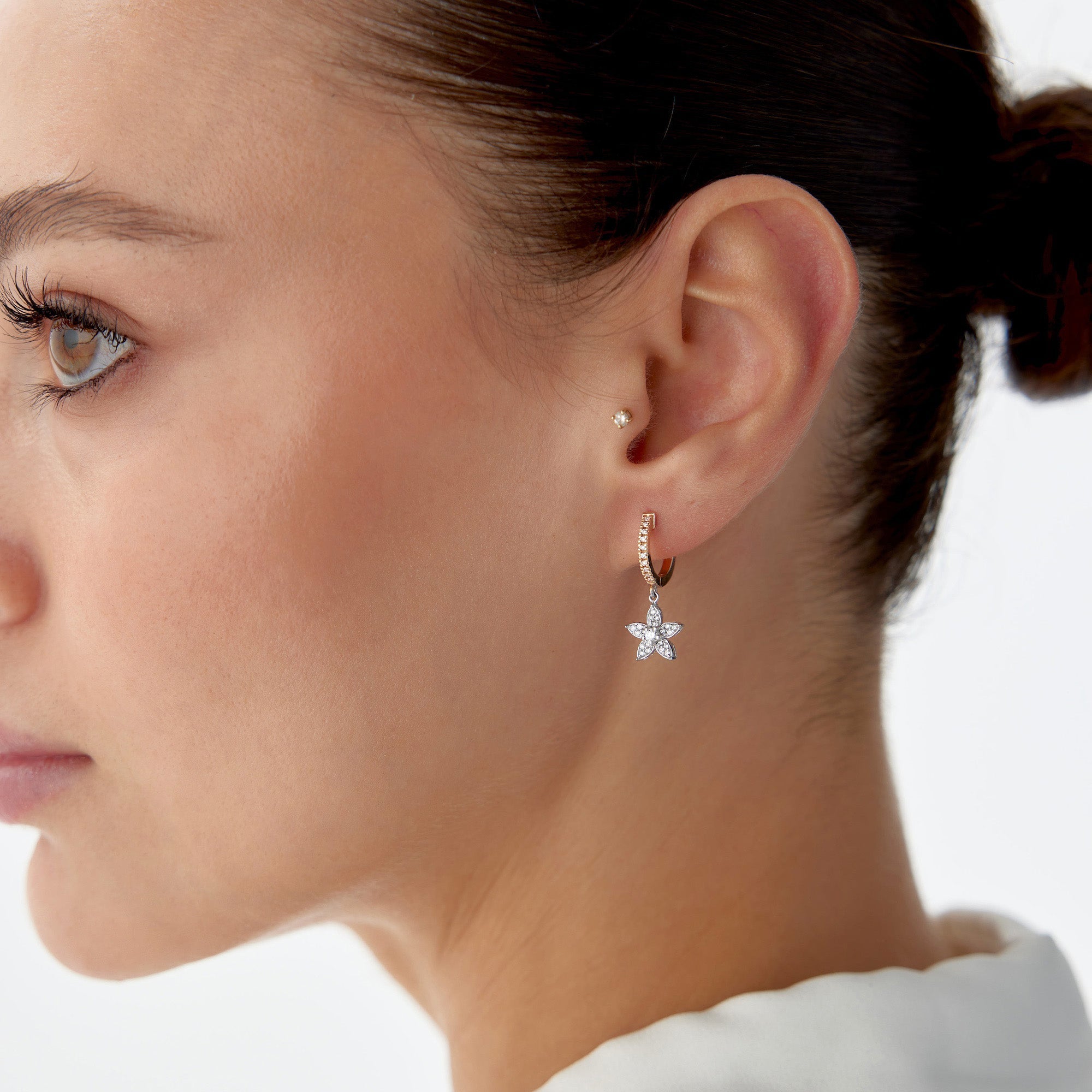 Pırlanta Çiçek Sallantılı Halka Küpe