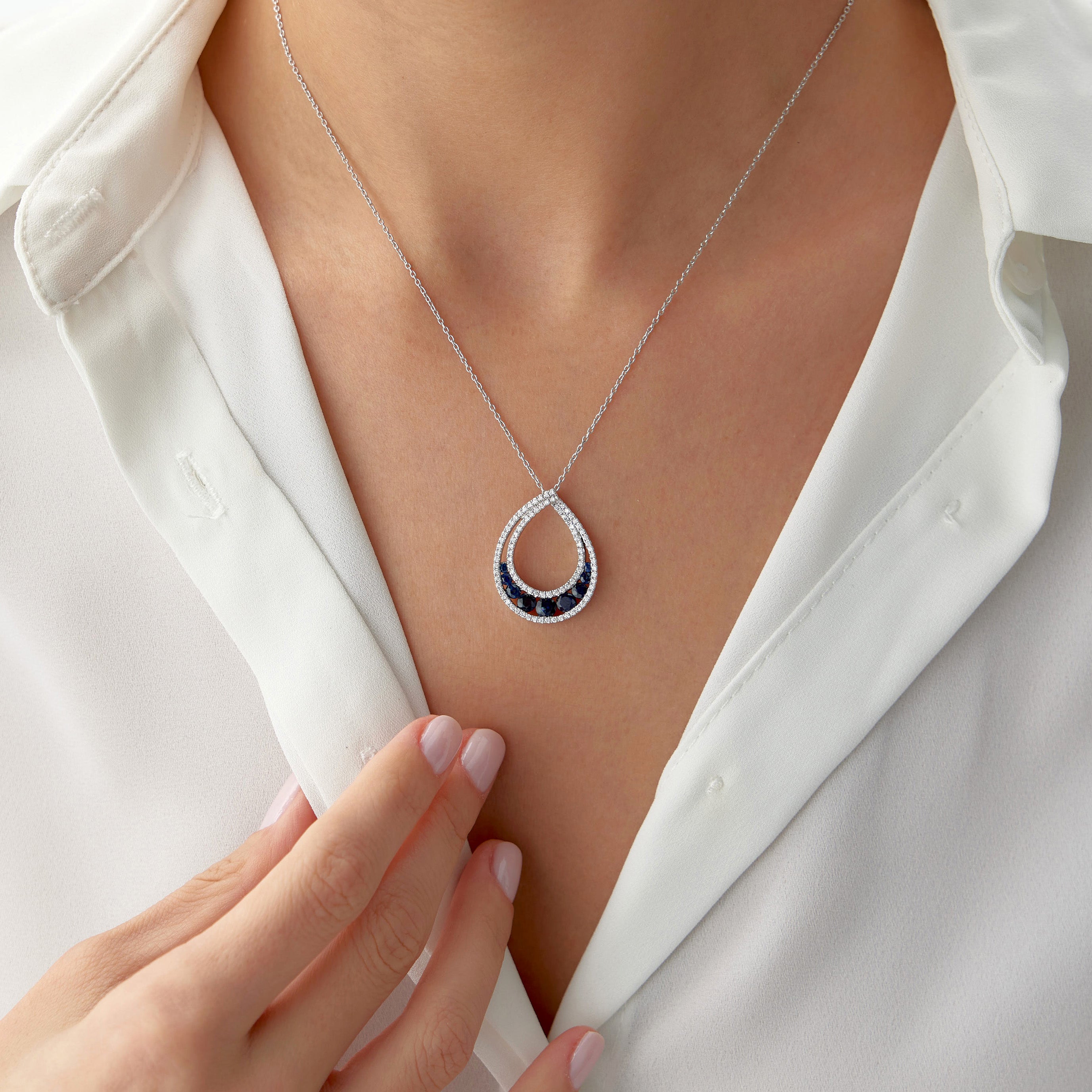 Büyük Mavi Safir ve Pırlanta Damla Kolye