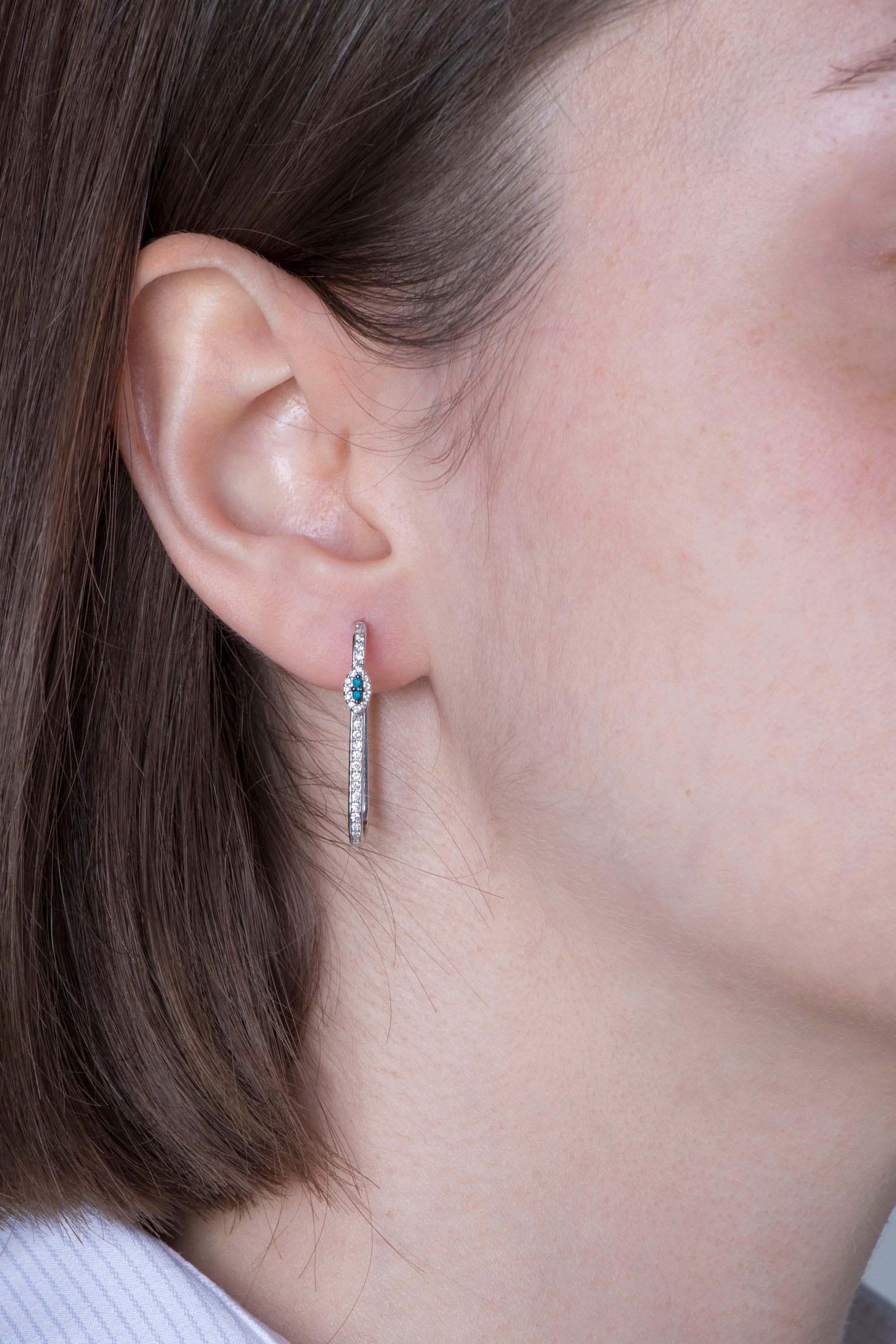 Tek Mavi ve Beyaz Pırlanta Dikdörtgen Halka Küpe