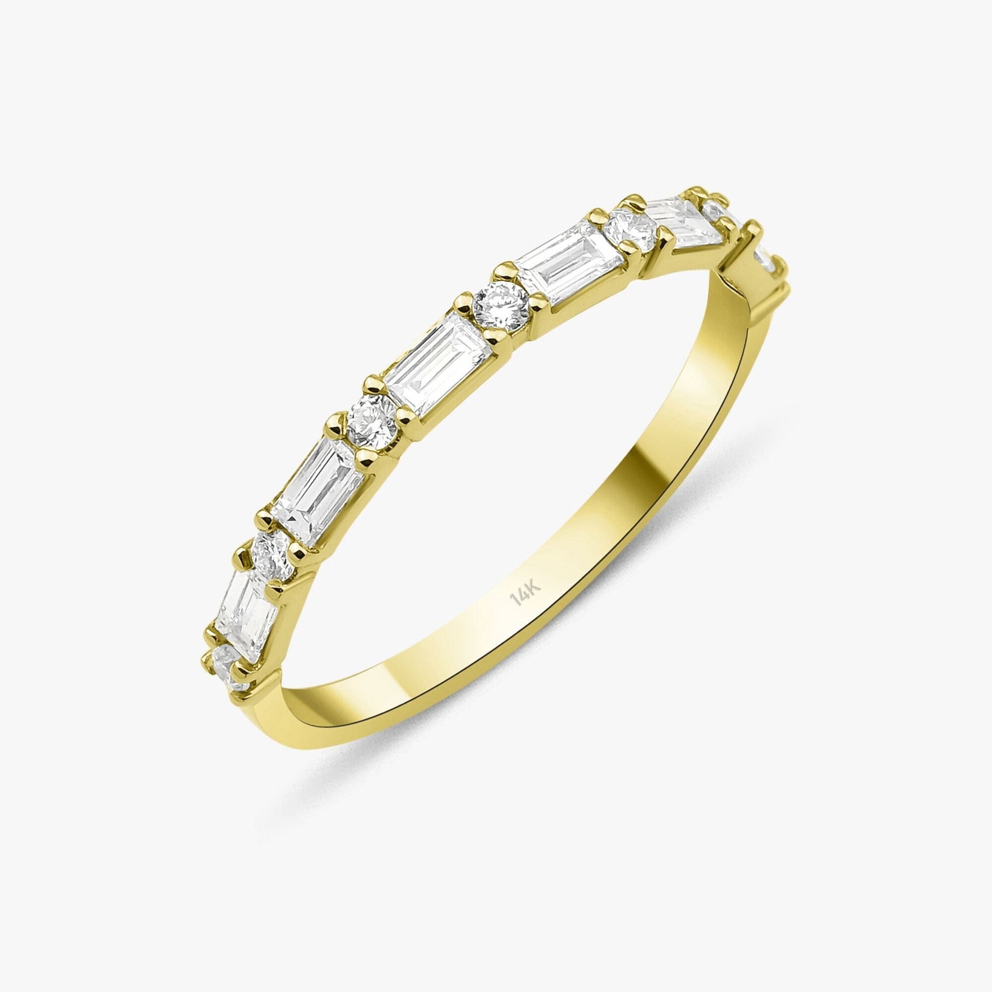 Bagetli Yarımtur Pırlanta Yüzük / The Elongating Half Eternity