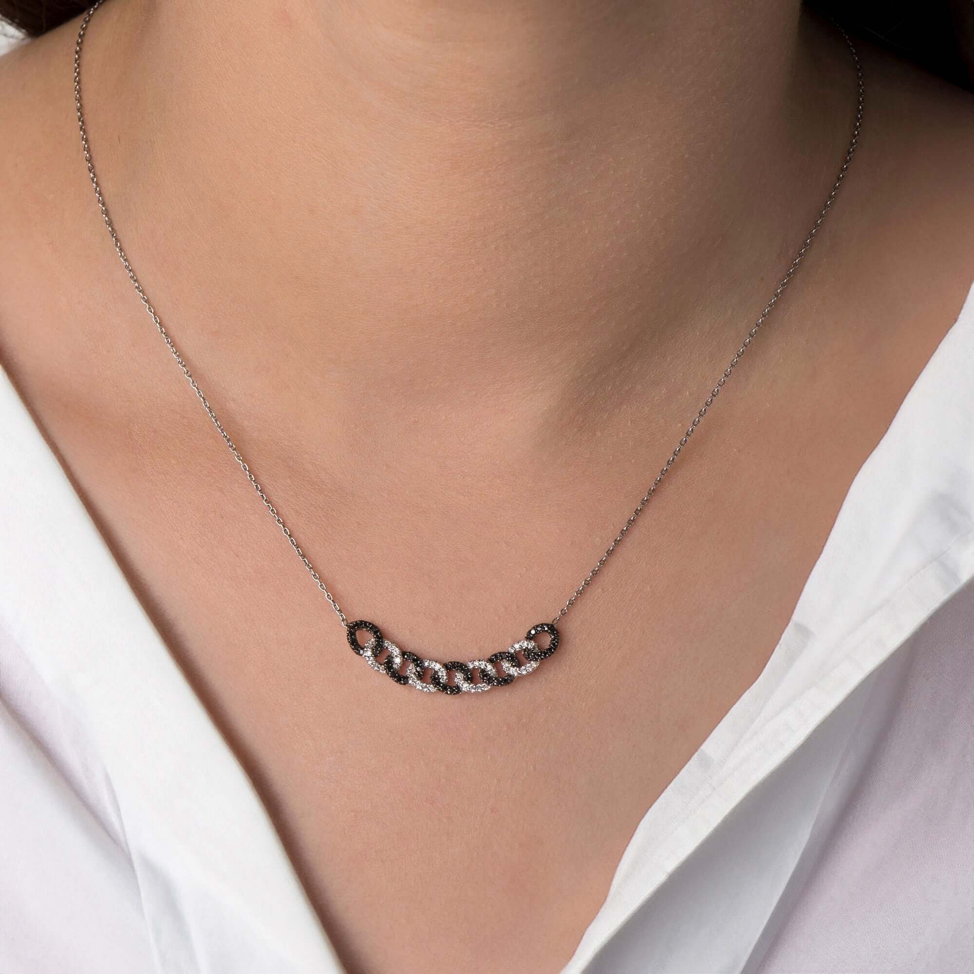 Siyah ve Beyaz Pırlanta Zincir Kolye