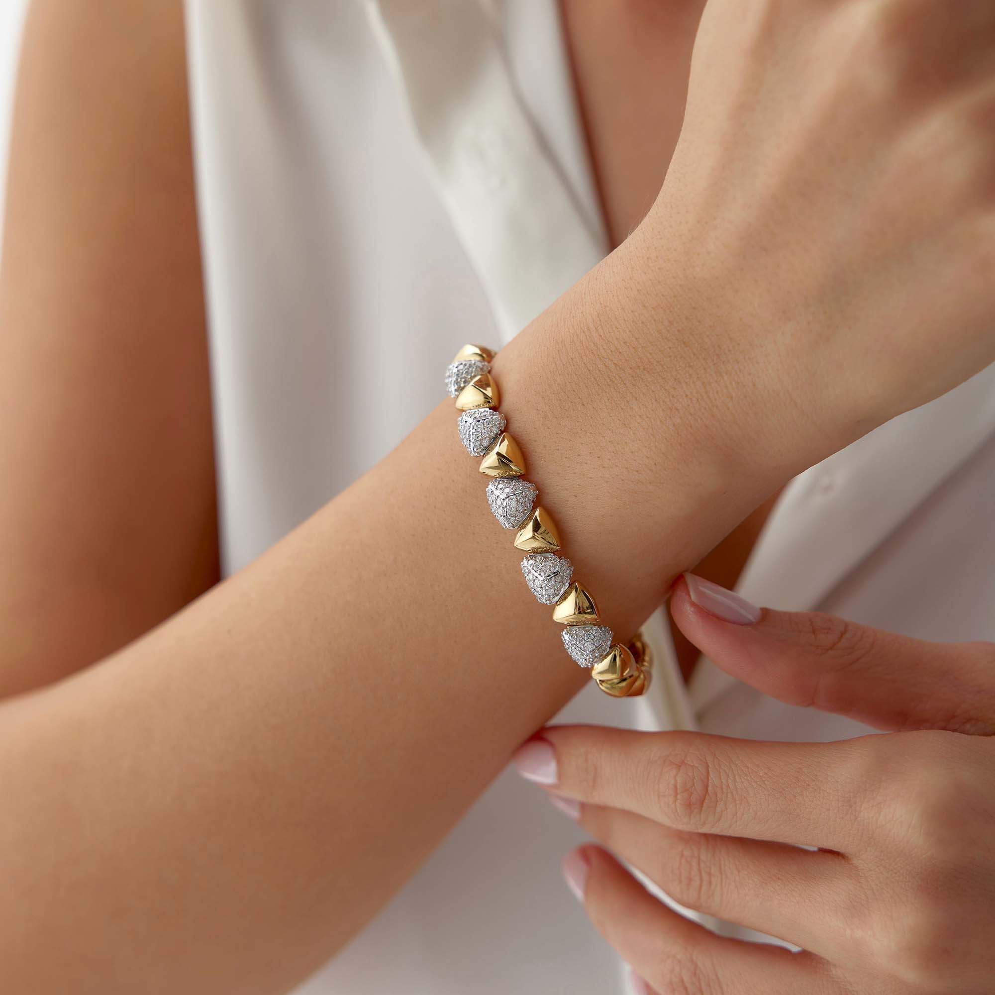 Pave Pırlanta Üçgen Cuff Bilezik / Diamond Triangles