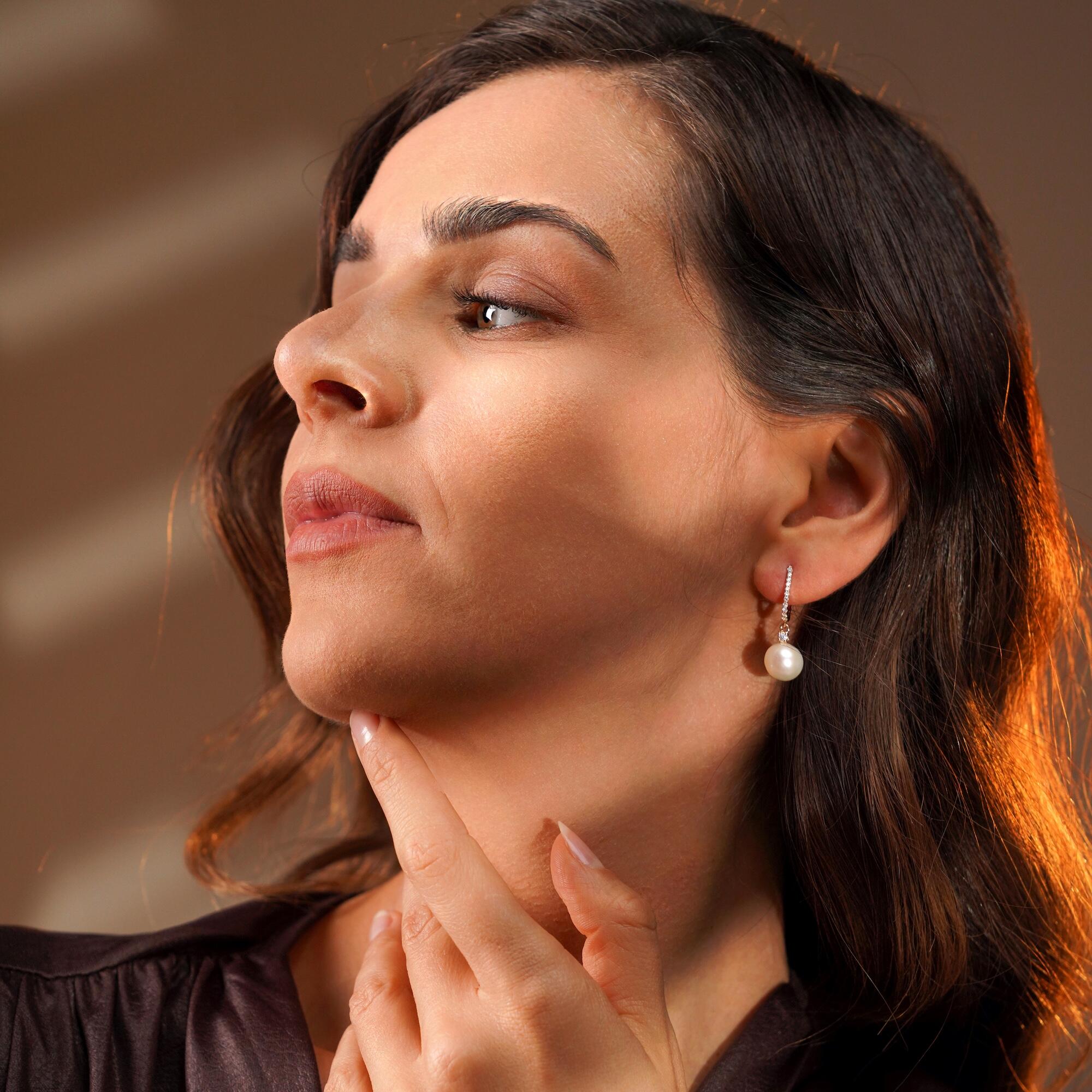 Pırlanta ve İnci Sallantılı Küpe