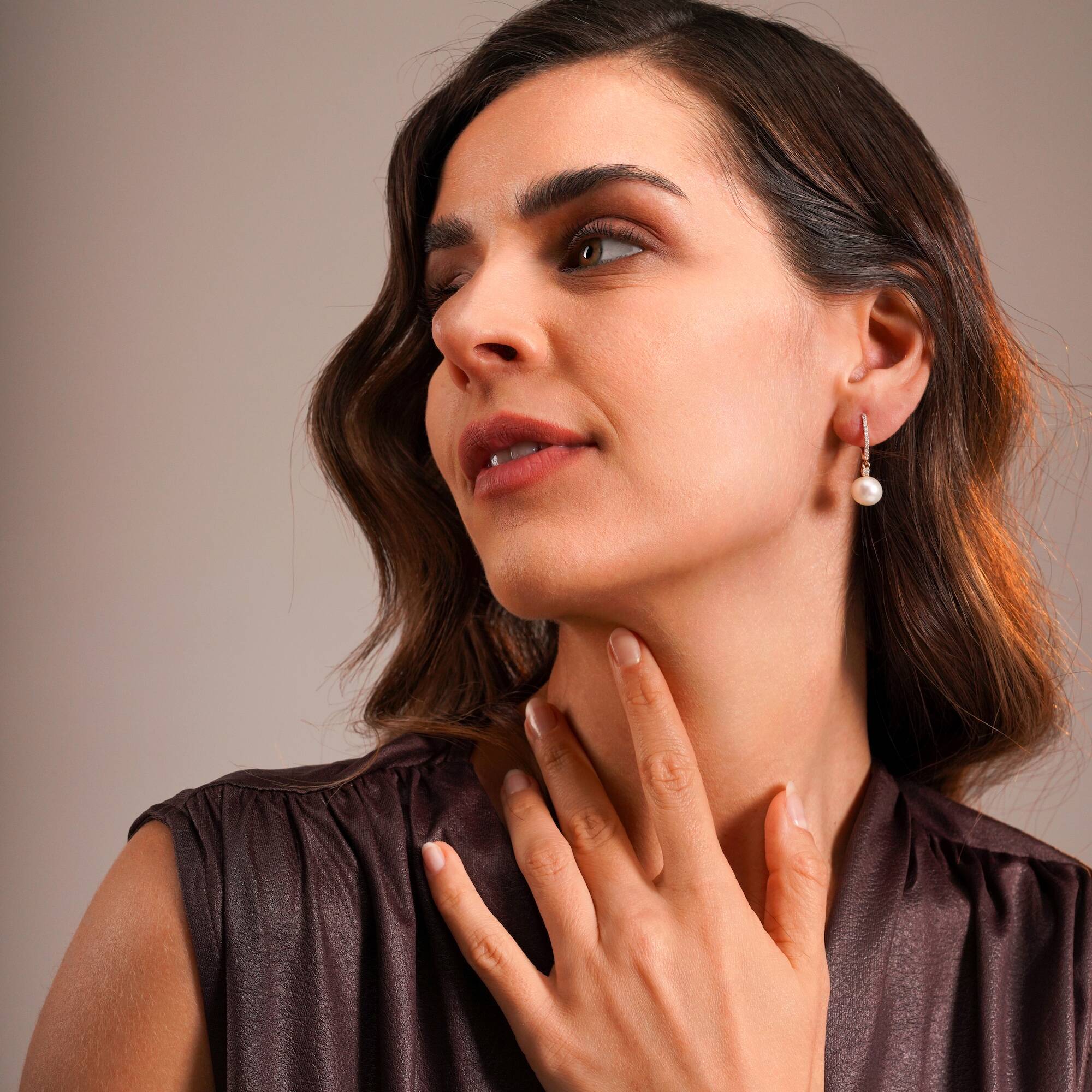 Pırlanta ve İnci Sallantılı Küpe