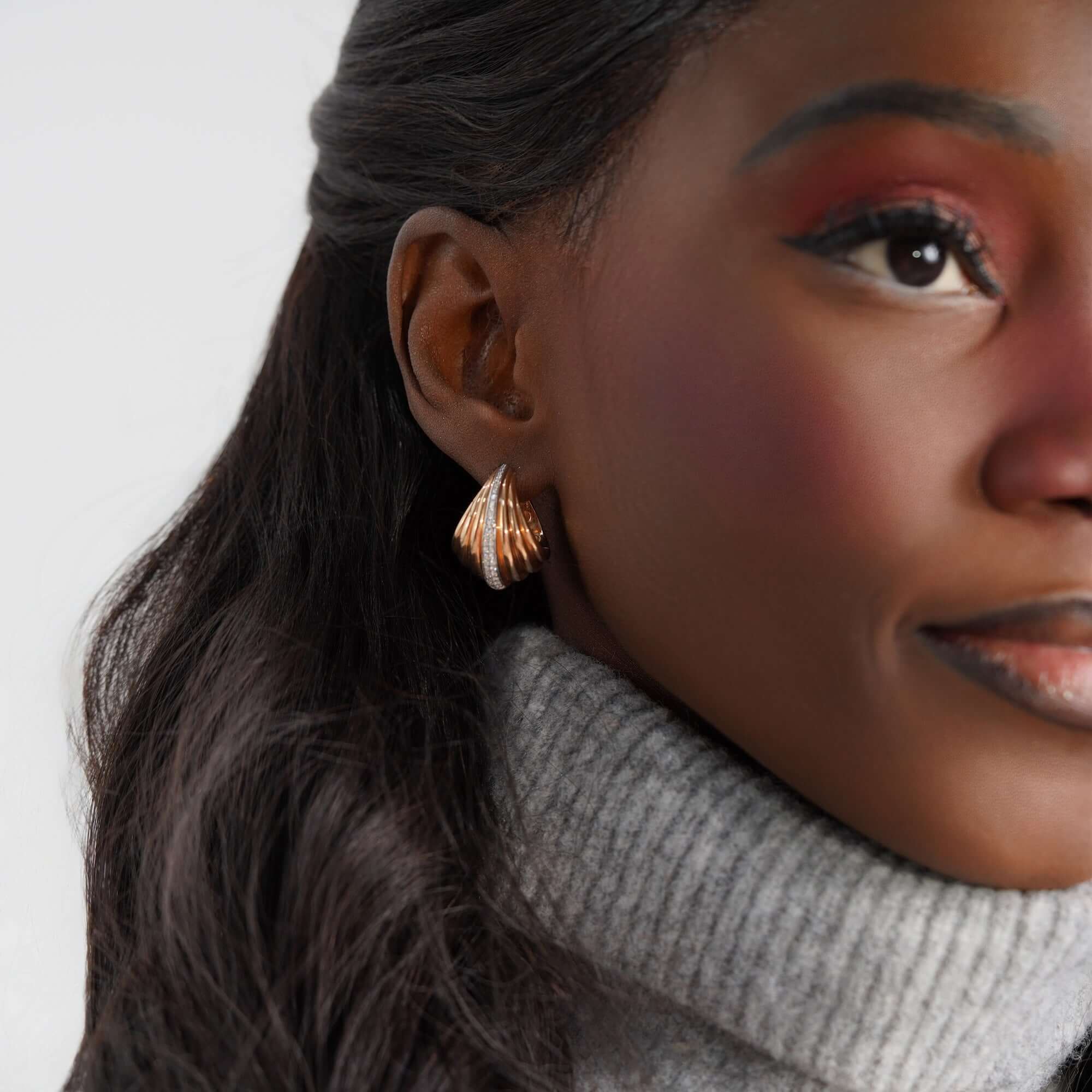 Pırlanta Büyük Kruvasan Halka Küpe / Large Diamond Croissant