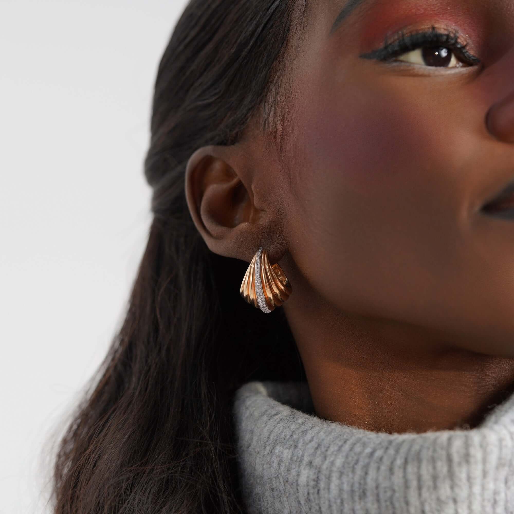 Pırlanta Büyük Kruvasan Halka Küpe / Large Diamond Croissant