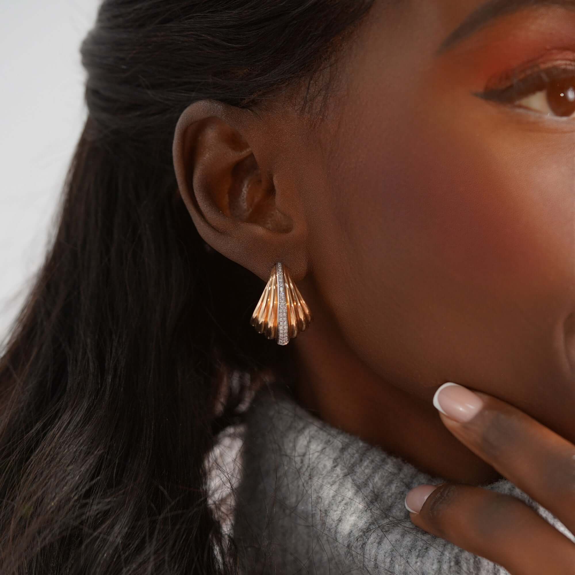 Pırlanta Büyük Kruvasan Halka Küpe / Large Diamond Croissant