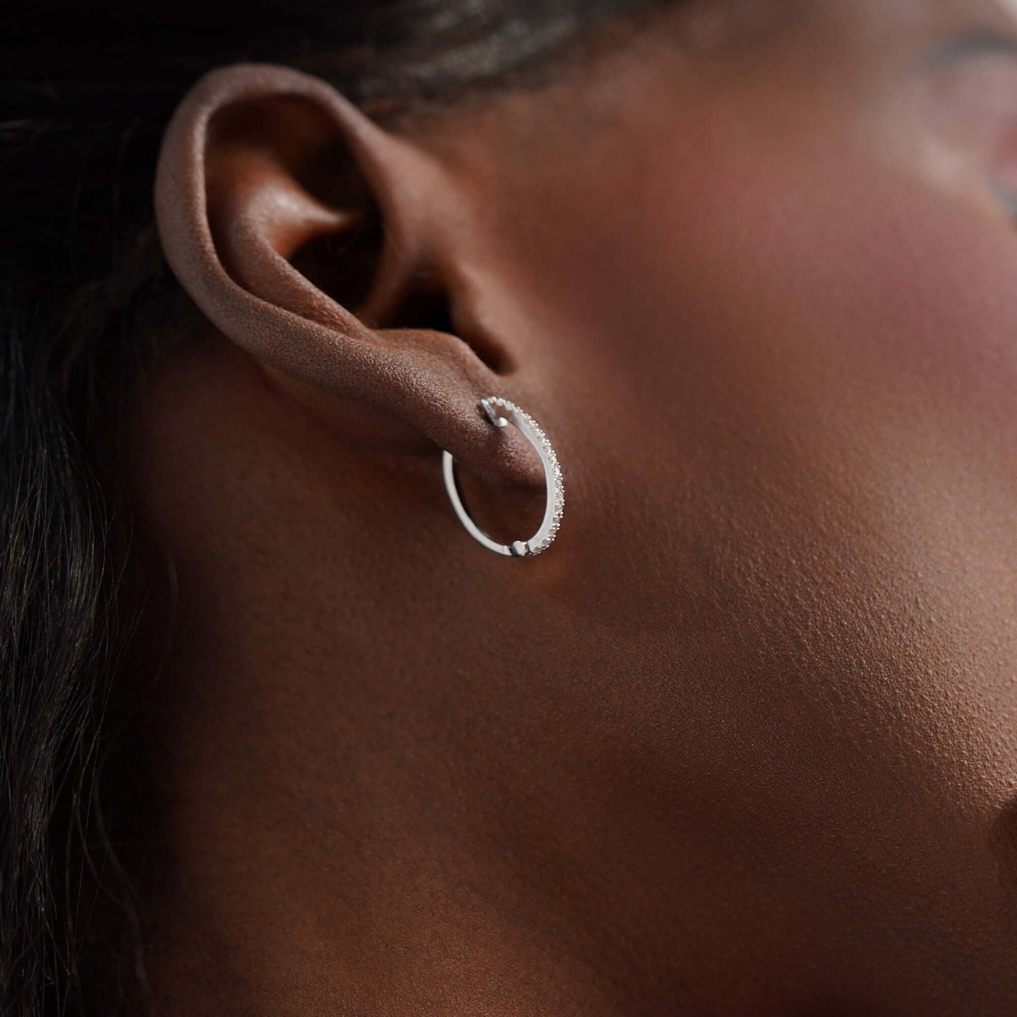 Oval Pırlanta Halka Küpe