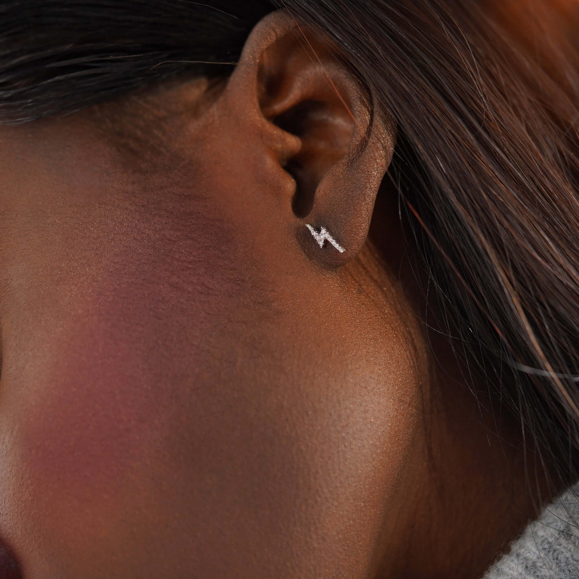 Tek Pırlanta Yıldırım Küpe / Mini Thunderbolt