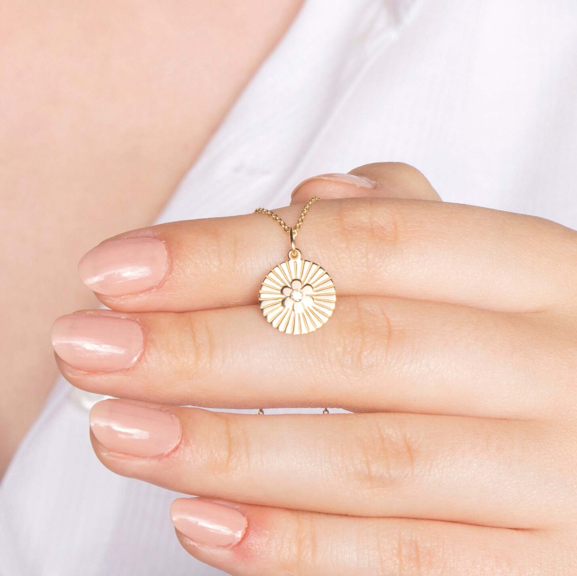 Minimal Pırlanta Papatya Kolye Ucu