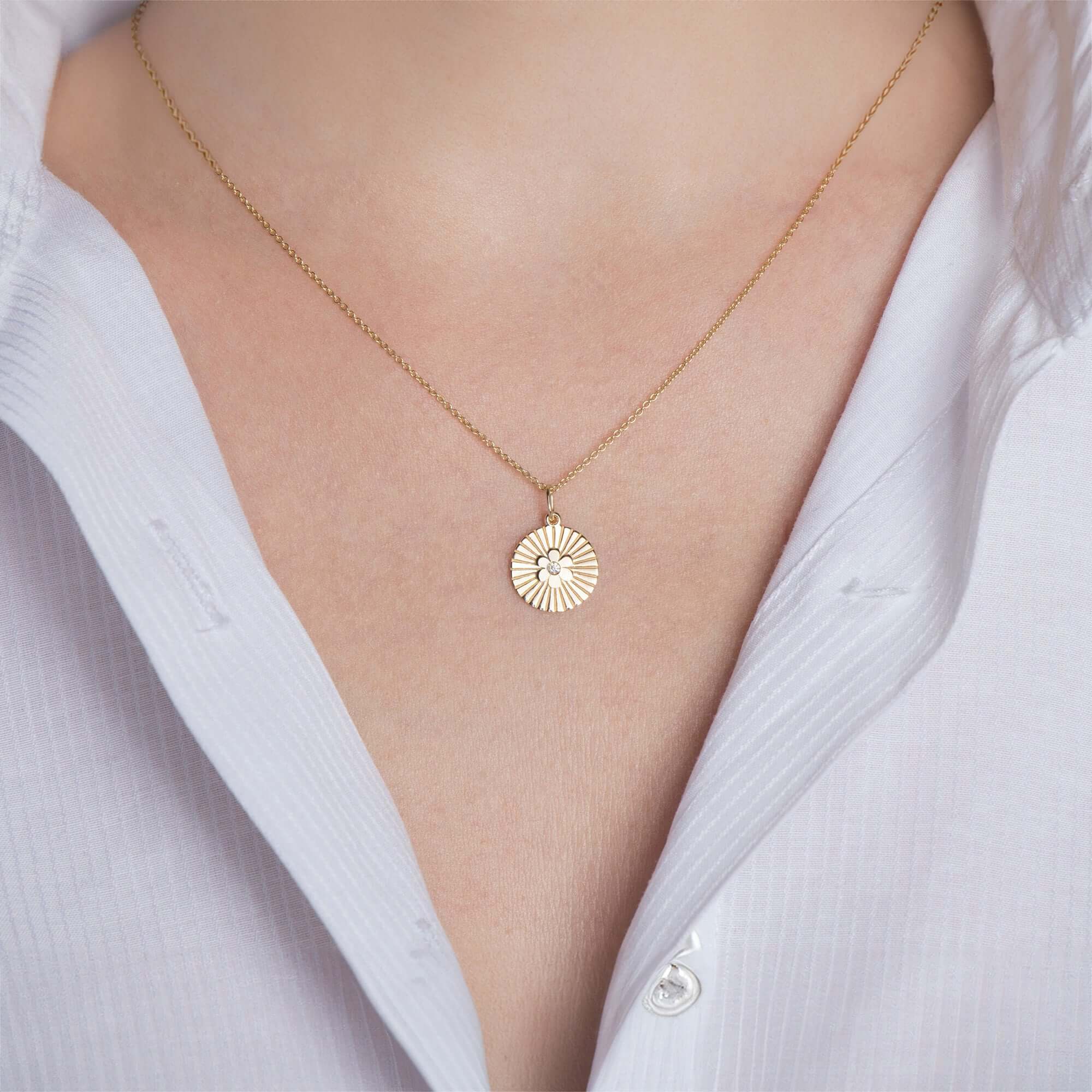 Minimal Pırlanta Papatya Kolye Ucu