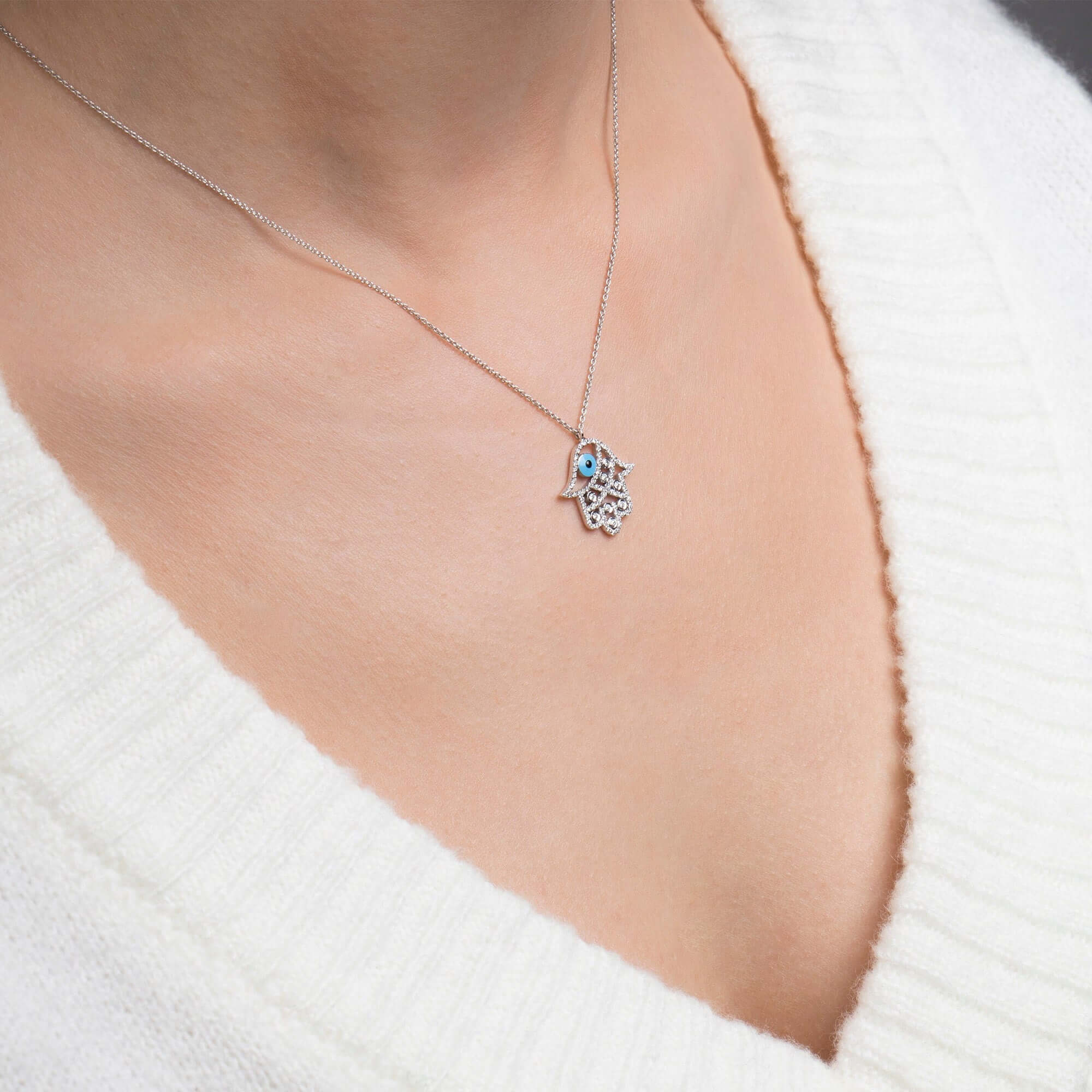 Pırlanta Fatma'nın Eli Kolye