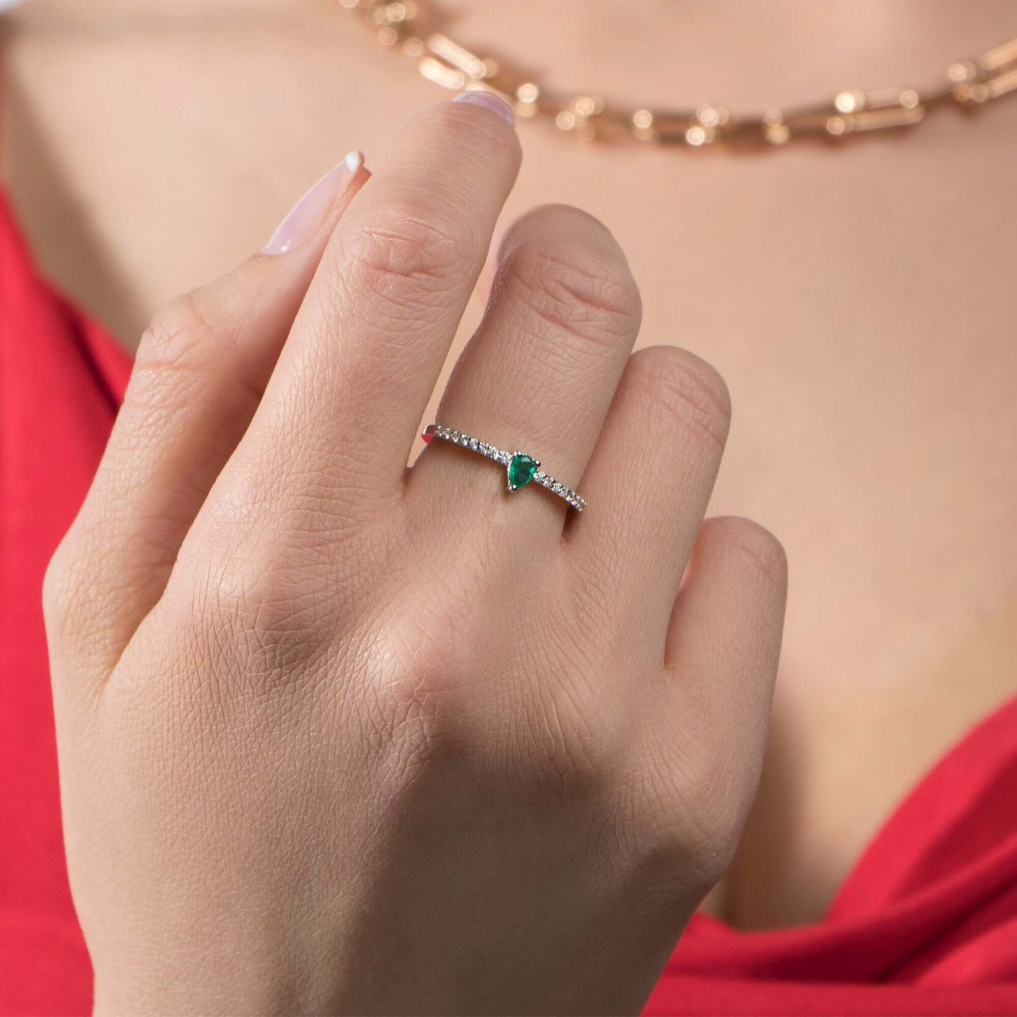 Minimal Damla Kesim Zümrüt Yarımtur Yüzük / Minimal Green Drop