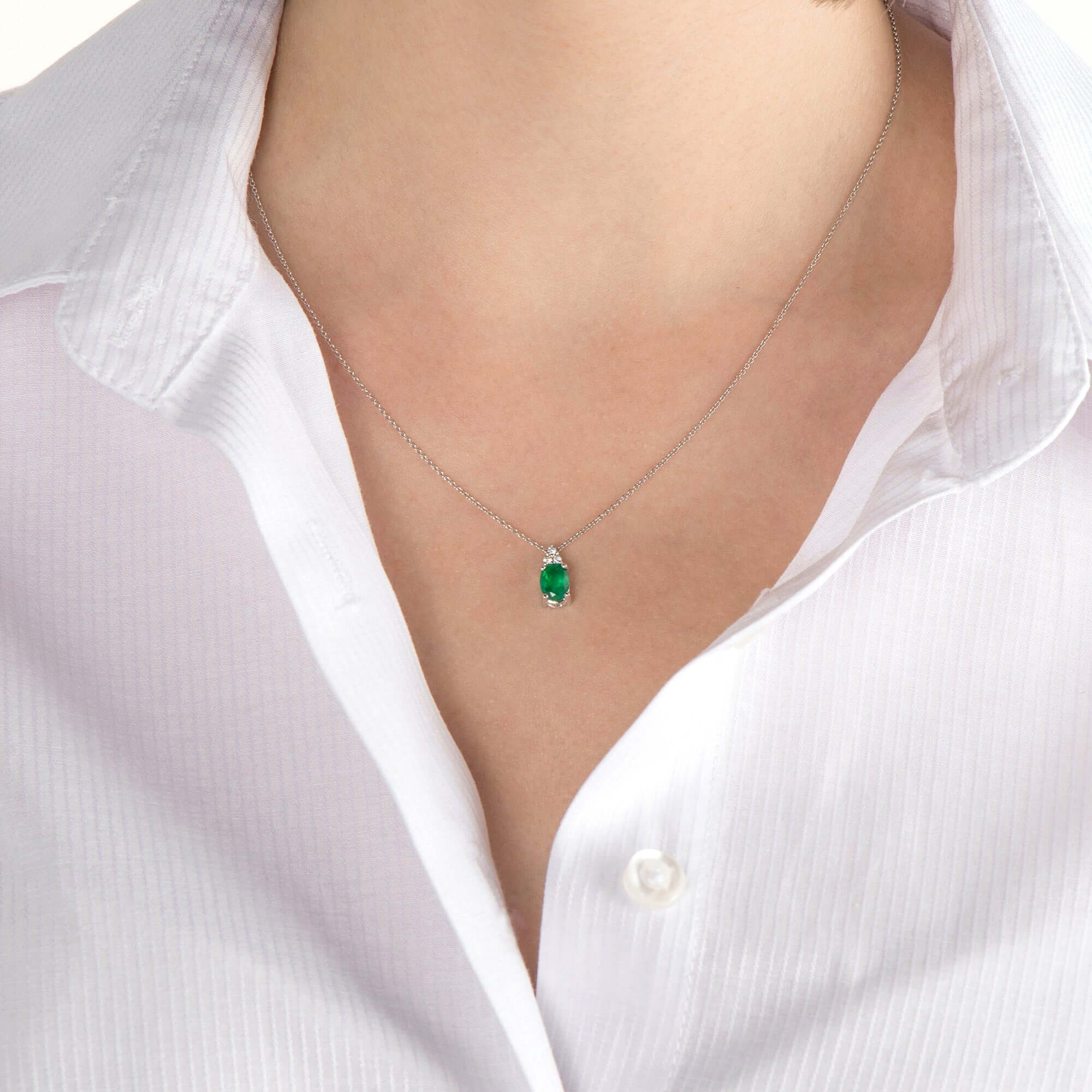 Oval Kesim Zümrüt ve Pırlanta Kolye