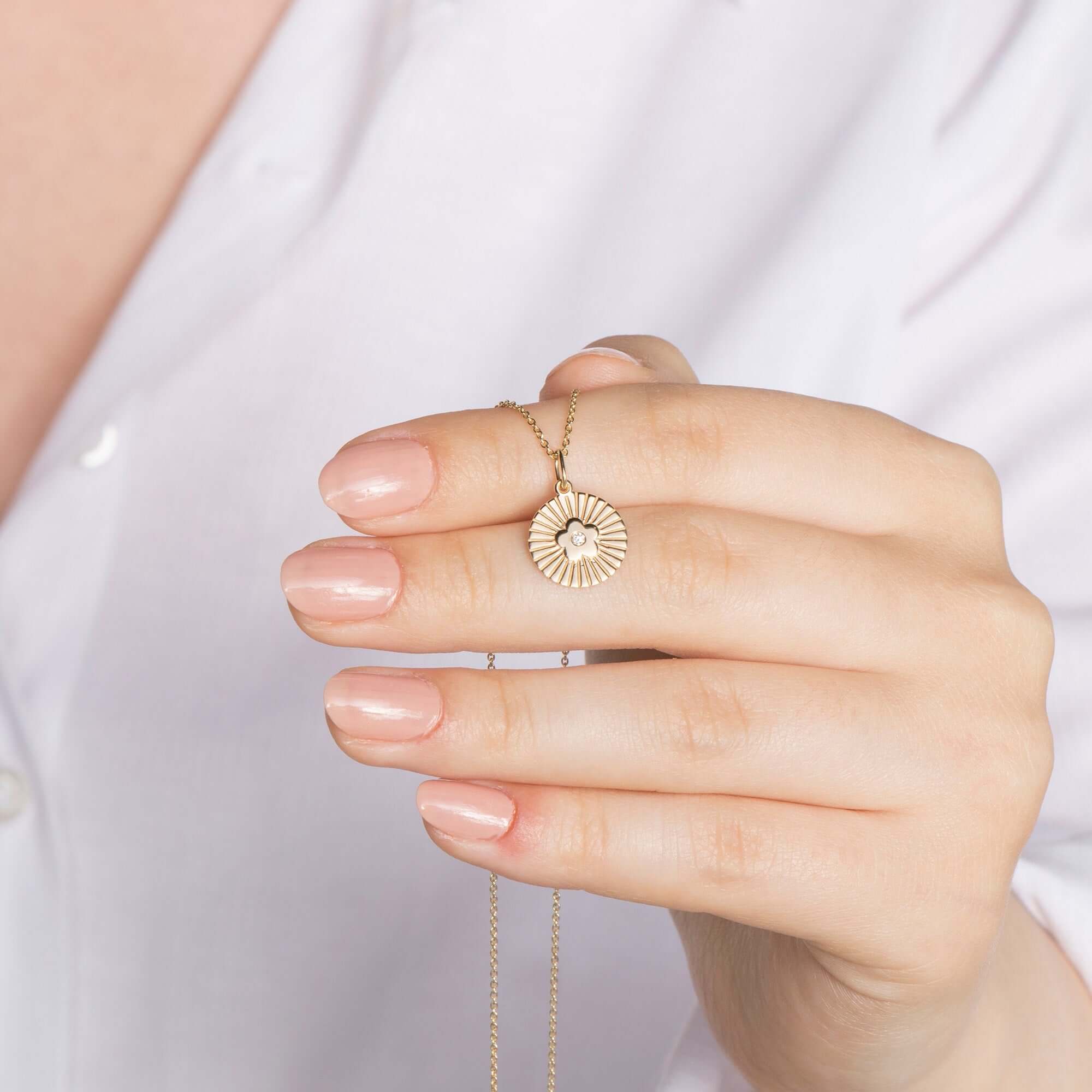 Minimal Pırlanta Çiçek Kolye