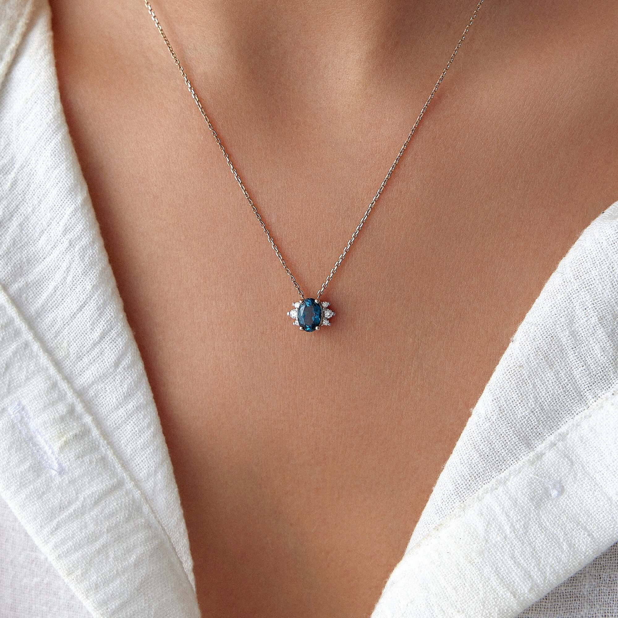 London Blue Topaz ve Pırlanta Kolye