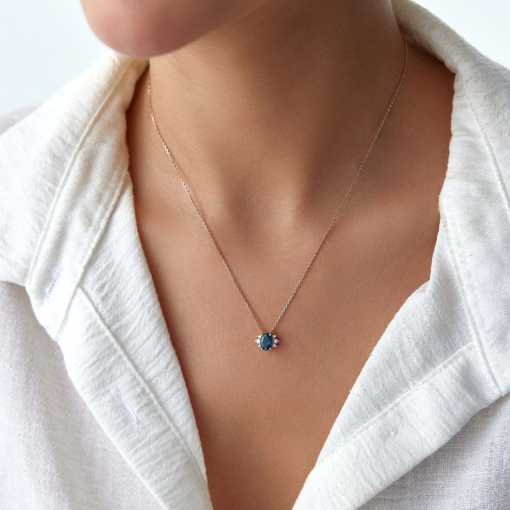 London Blue Topaz ve Pırlanta Kolye