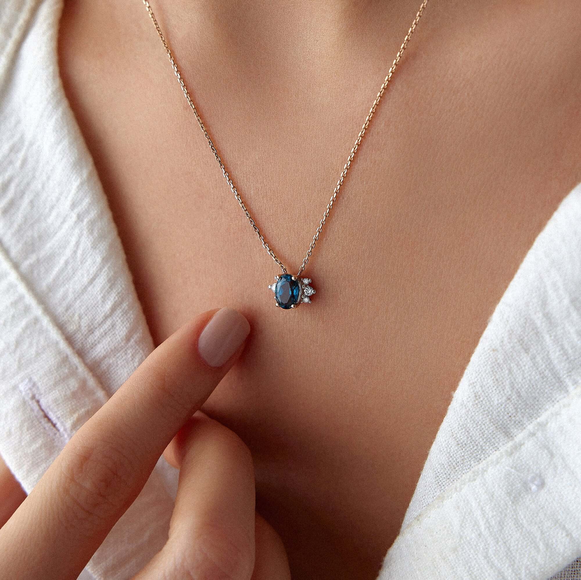 London Blue Topaz ve Pırlanta Kolye