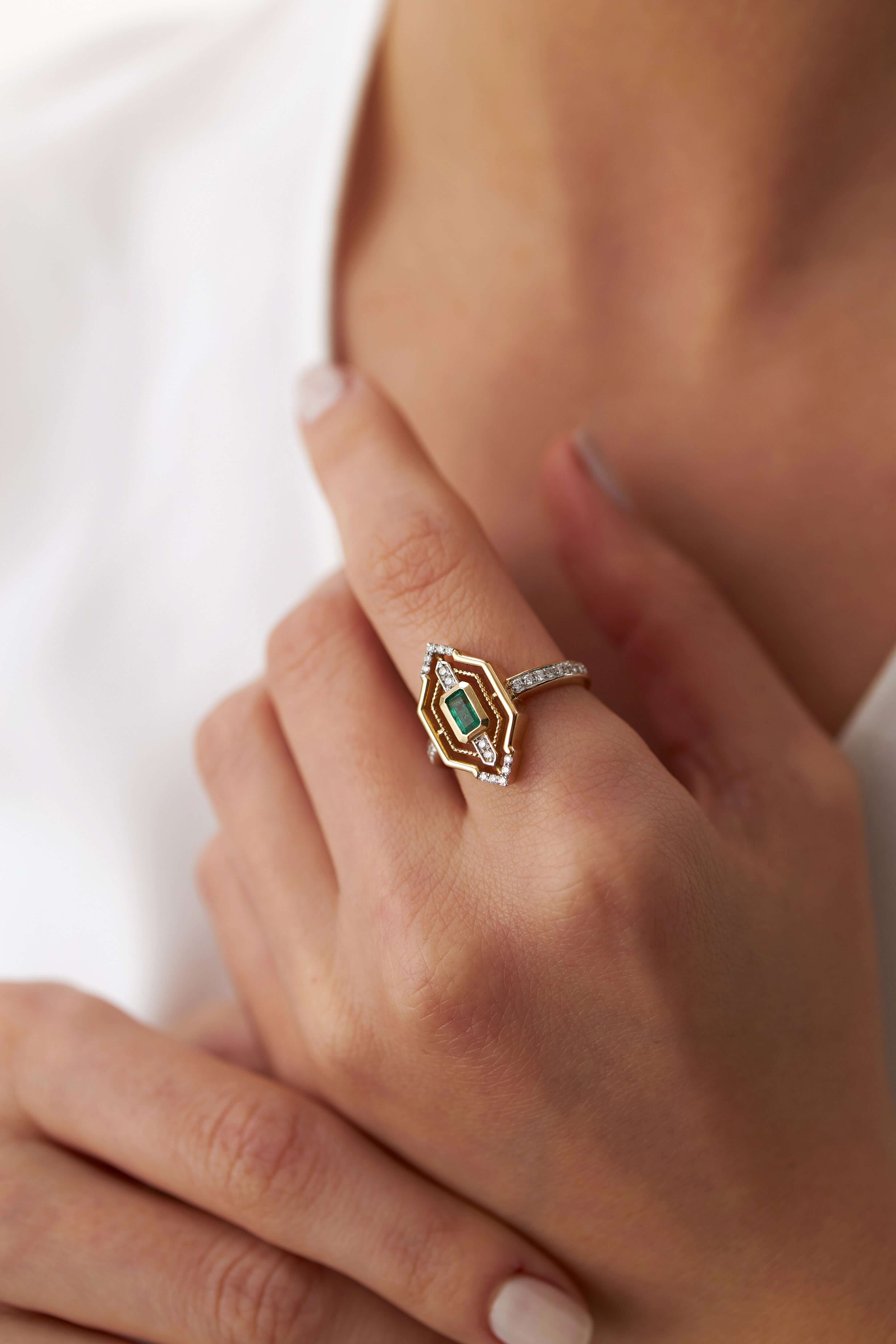 Modern Zümrüt ve Pırlanta Yüzük