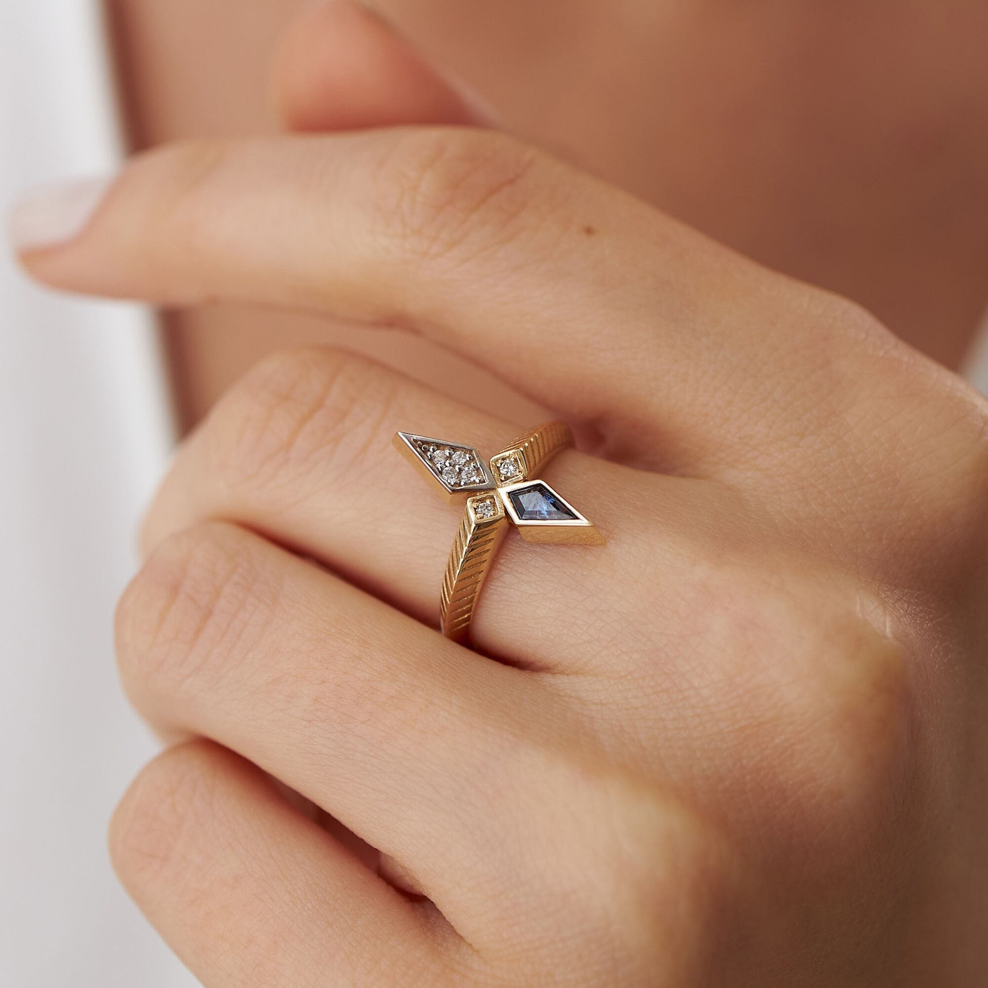 Uçurtma Kesim Safir ve Pırlanta Yüzük