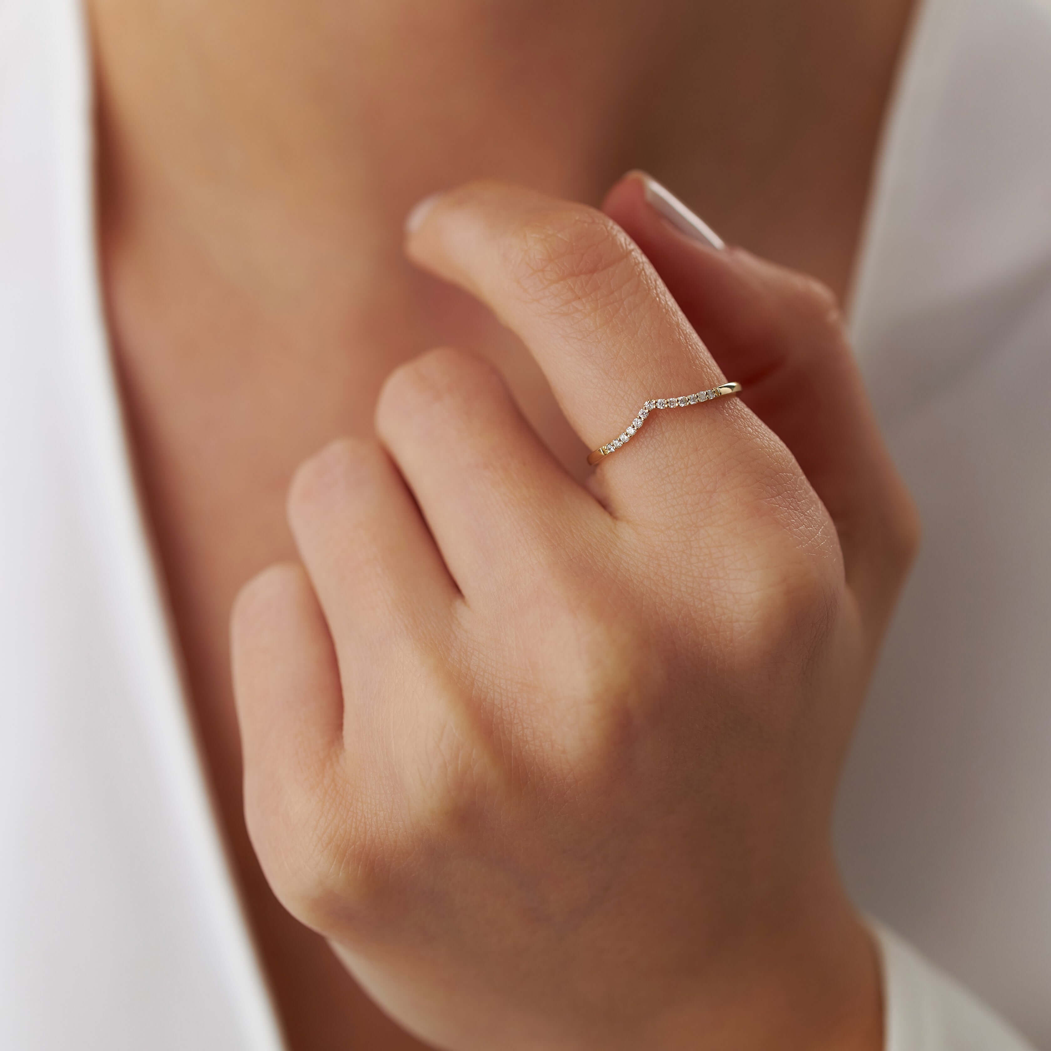 Minimal Pırlanta Chevron Yüzük