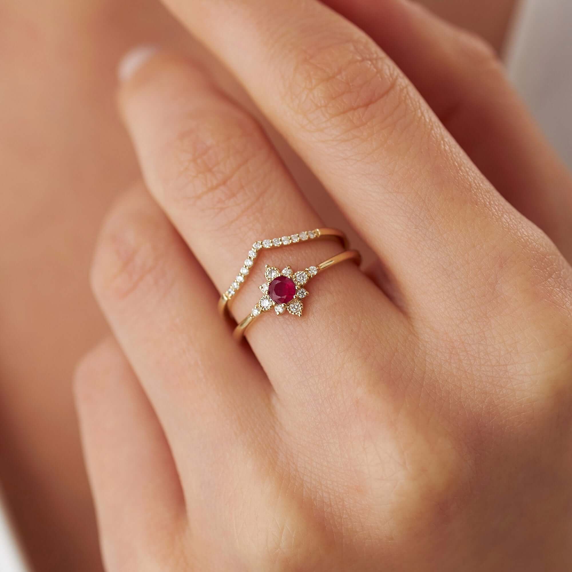 Minimal Pırlanta Chevron Yüzük