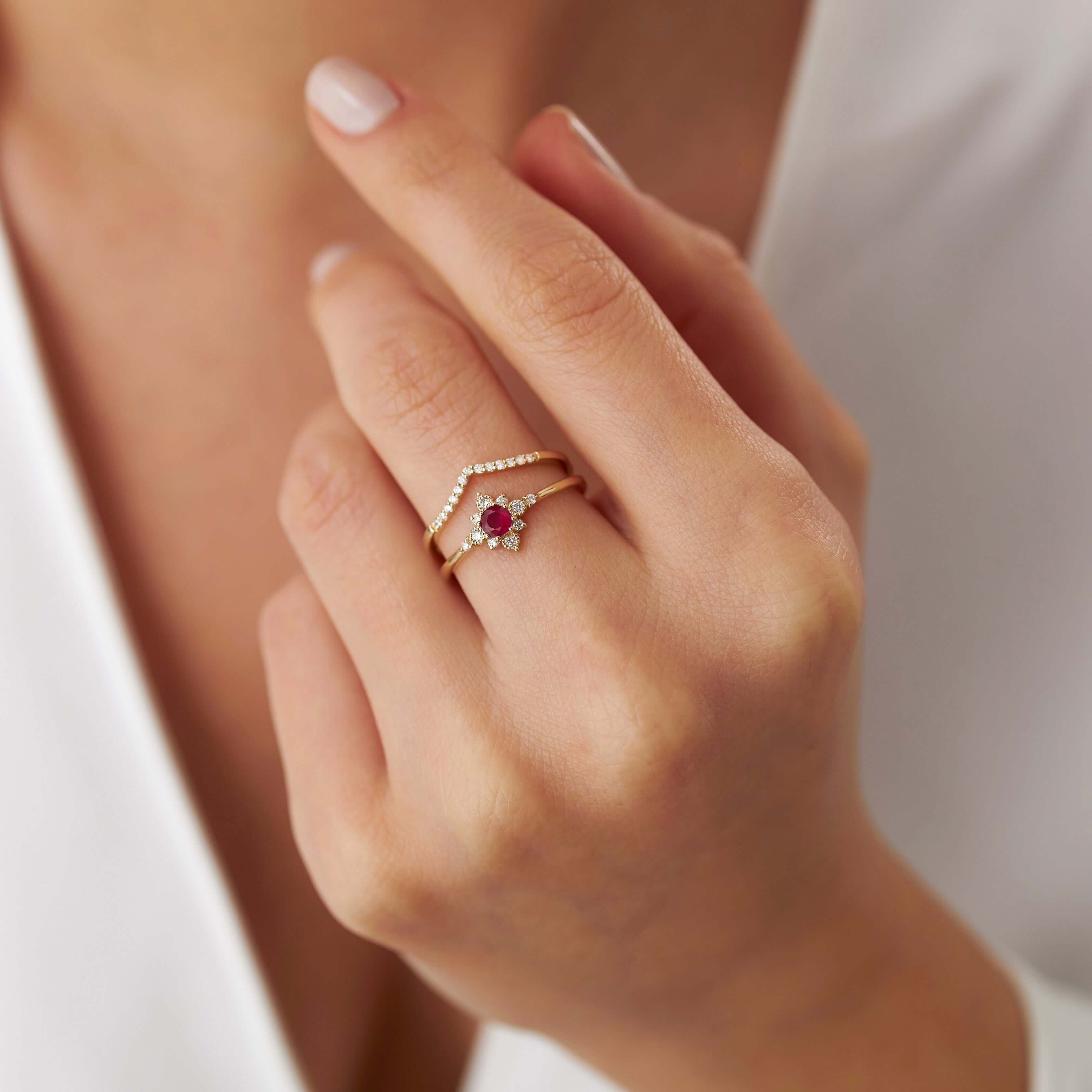 Yakut ve Pırlanta Kuzey Yıldızı Yüzük / The Ruby North Star