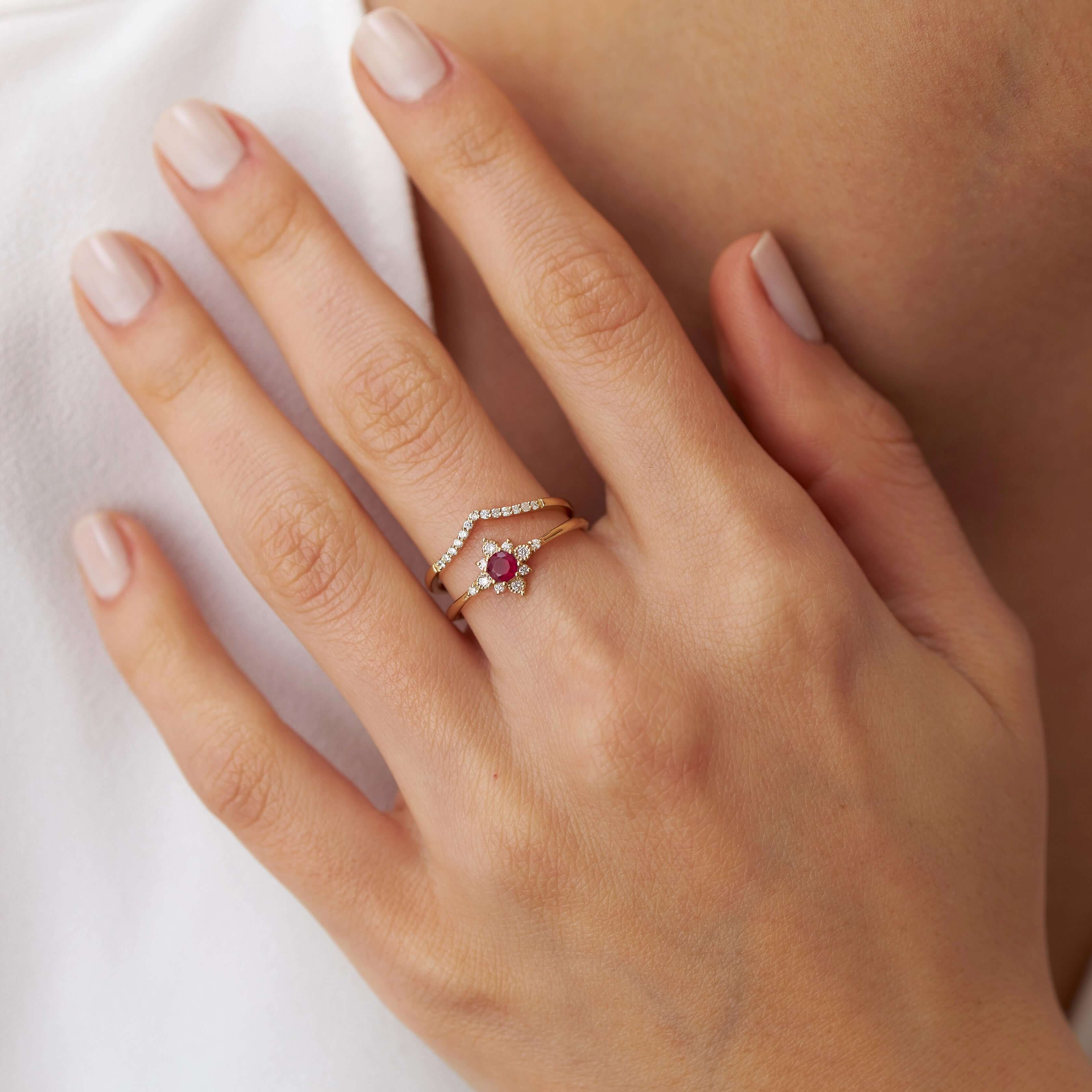 Minimal Pırlanta Chevron Yüzük