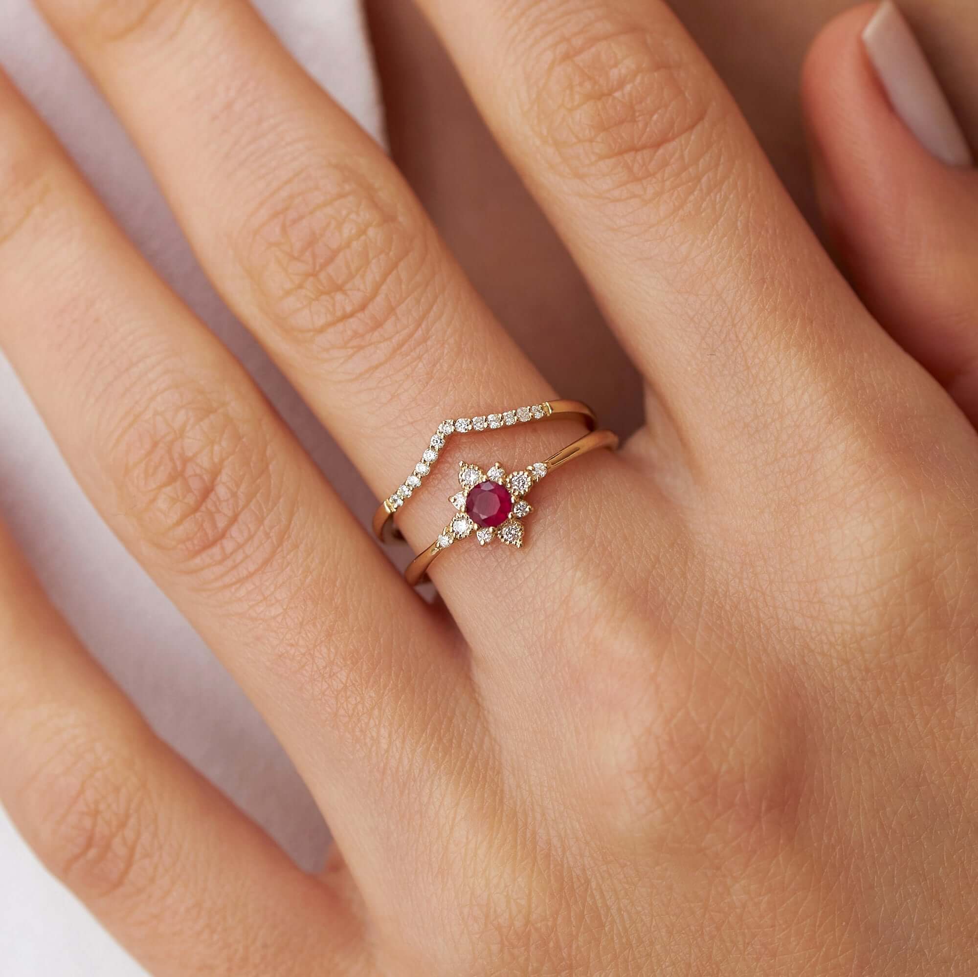 Minimal Pırlanta Chevron Yüzük