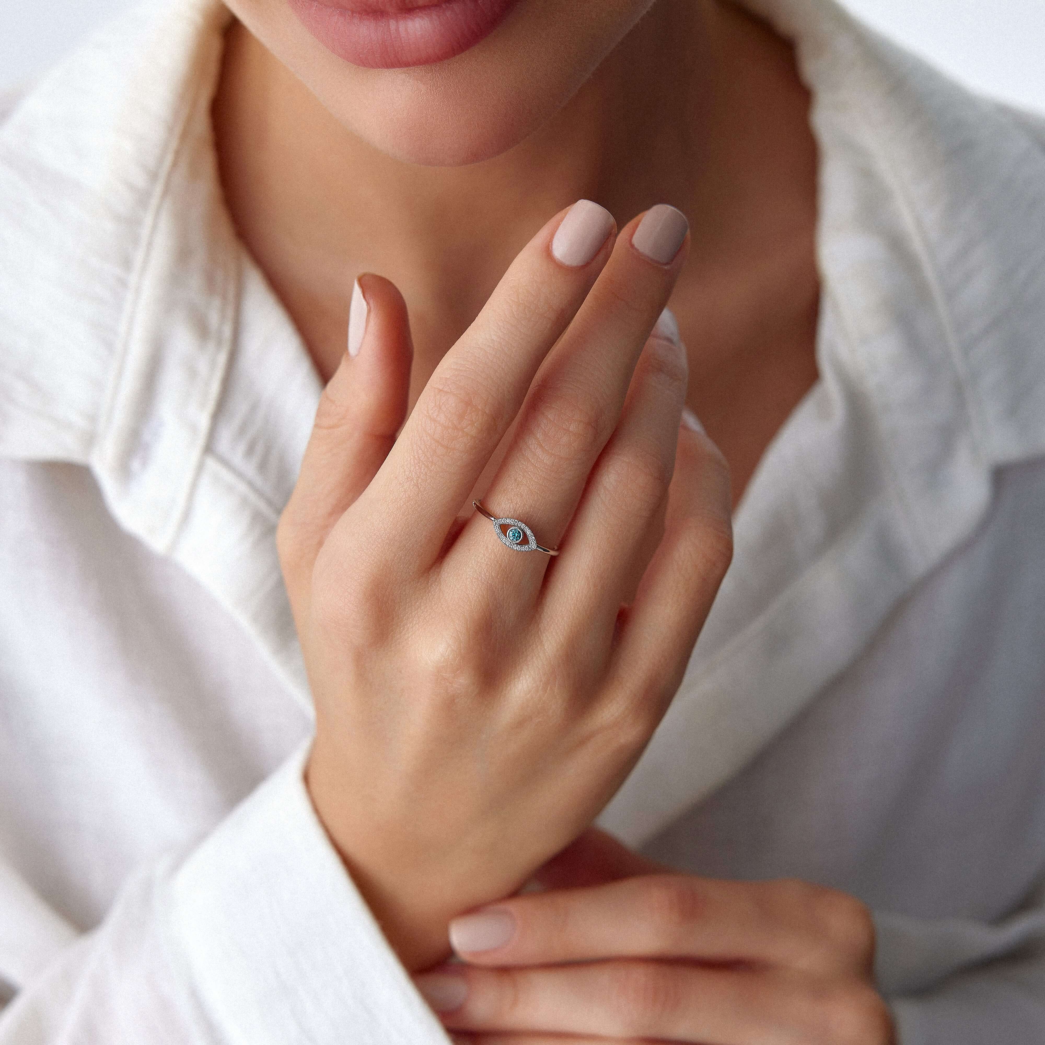 Mavi Topaz ve Pırlanta Göz Yüzük