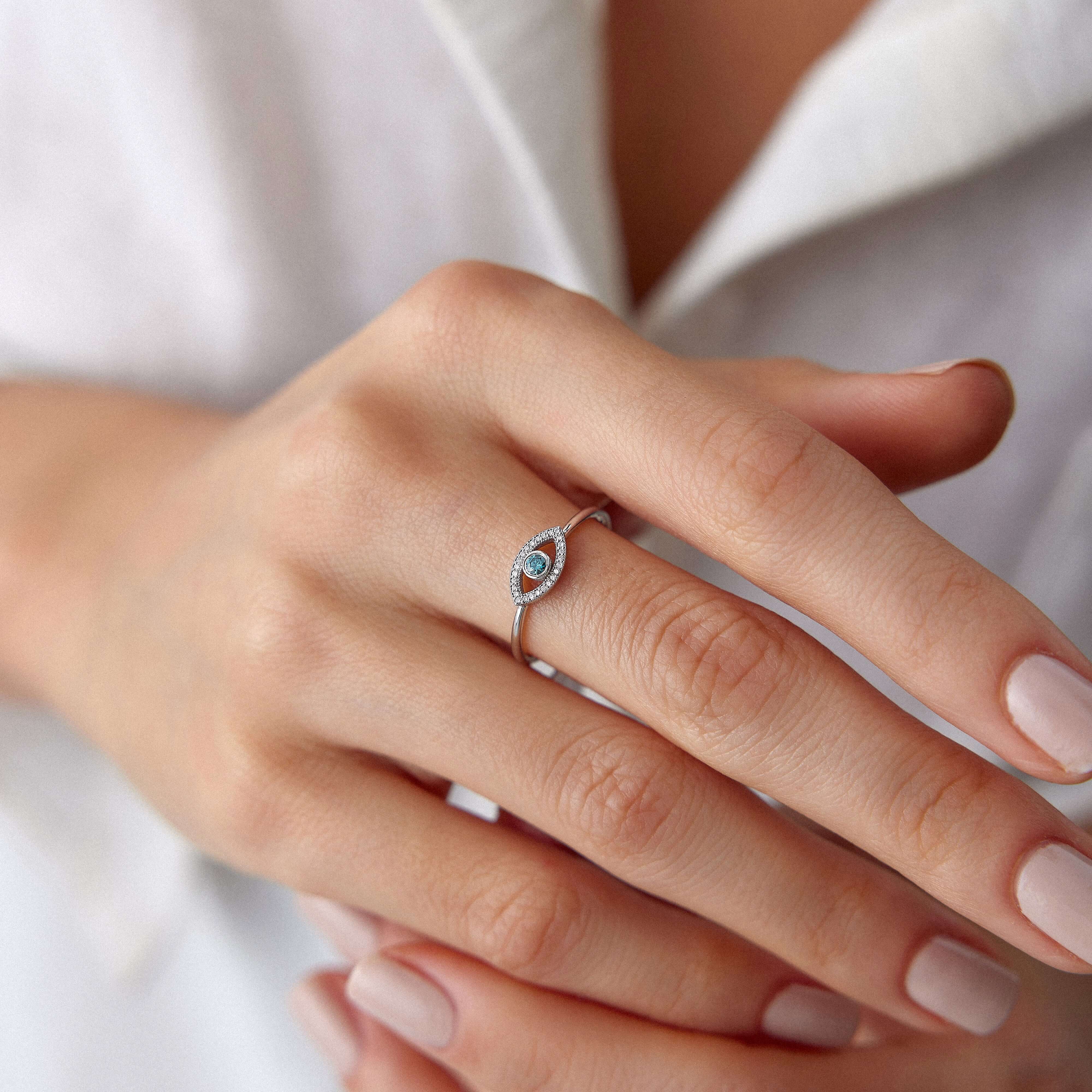 Mavi Topaz ve Pırlanta Göz Yüzük