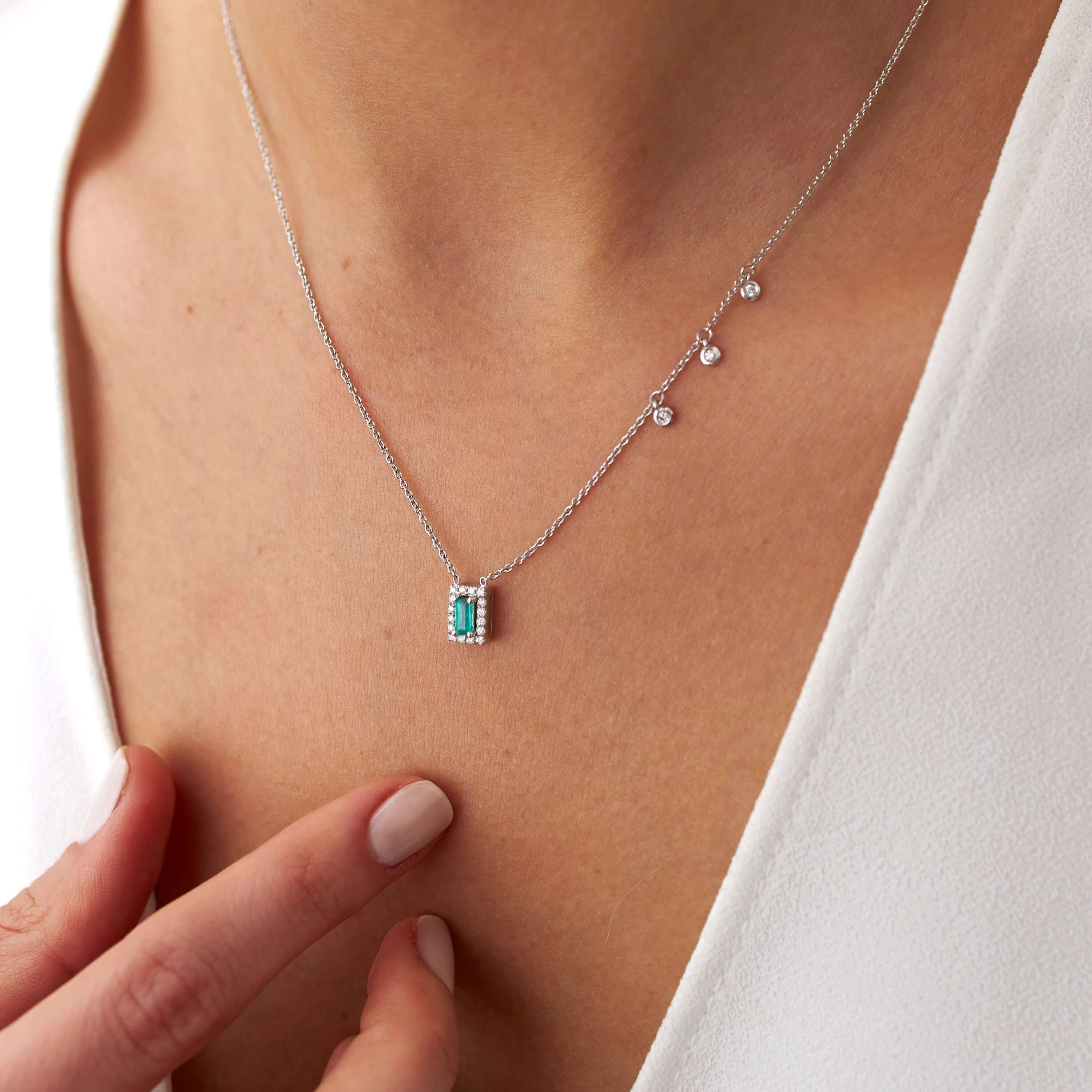 Asimetrik Zümrüt ve Pırlanta Kolye