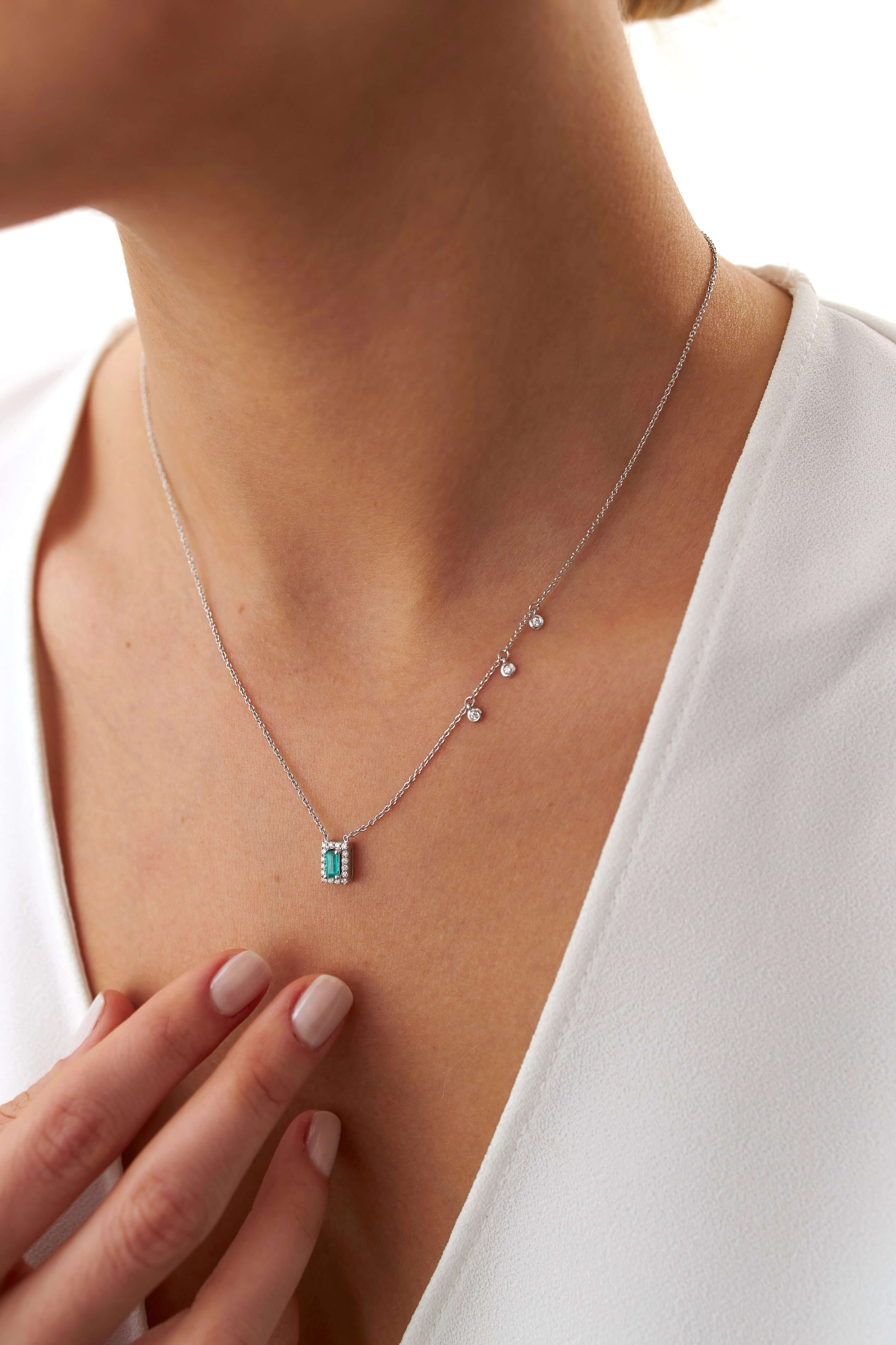 Asimetrik Zümrüt ve Pırlanta Kolye