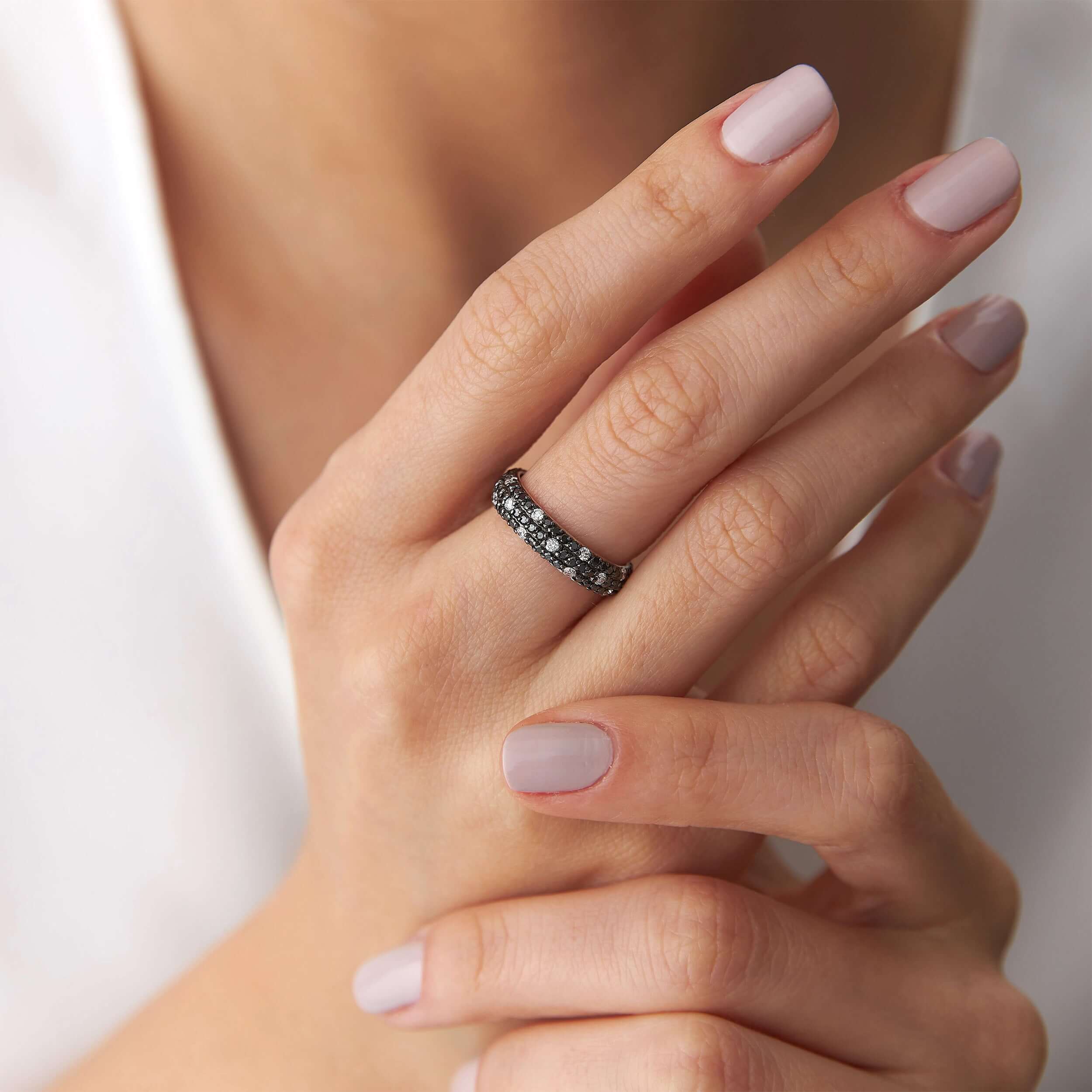 Siyah ve Beyaz Pırlanta Tamtur Yüzük / Stars Of The Dark Night