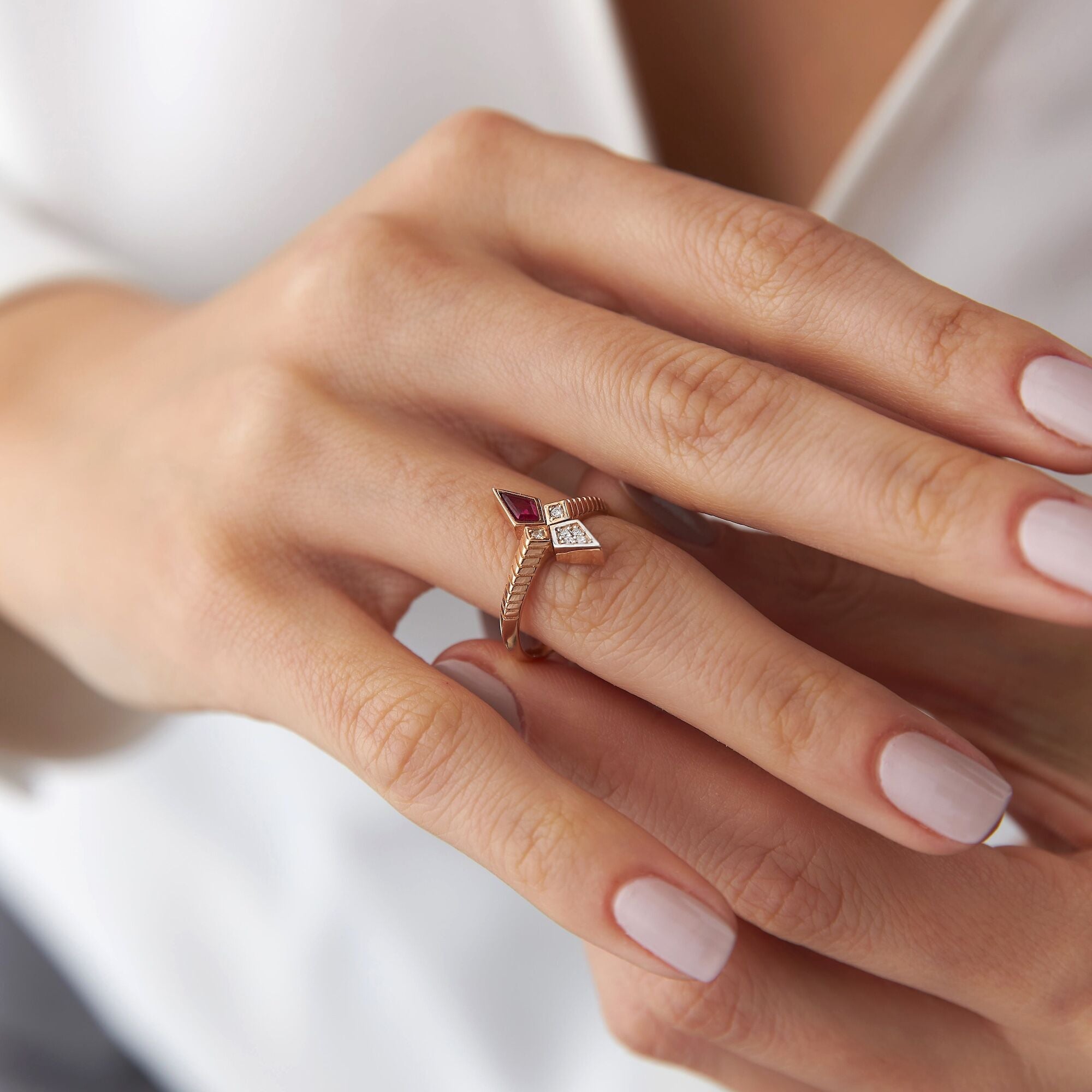 Uçurtma Kesim Yakut ve Pırlanta Yüzük