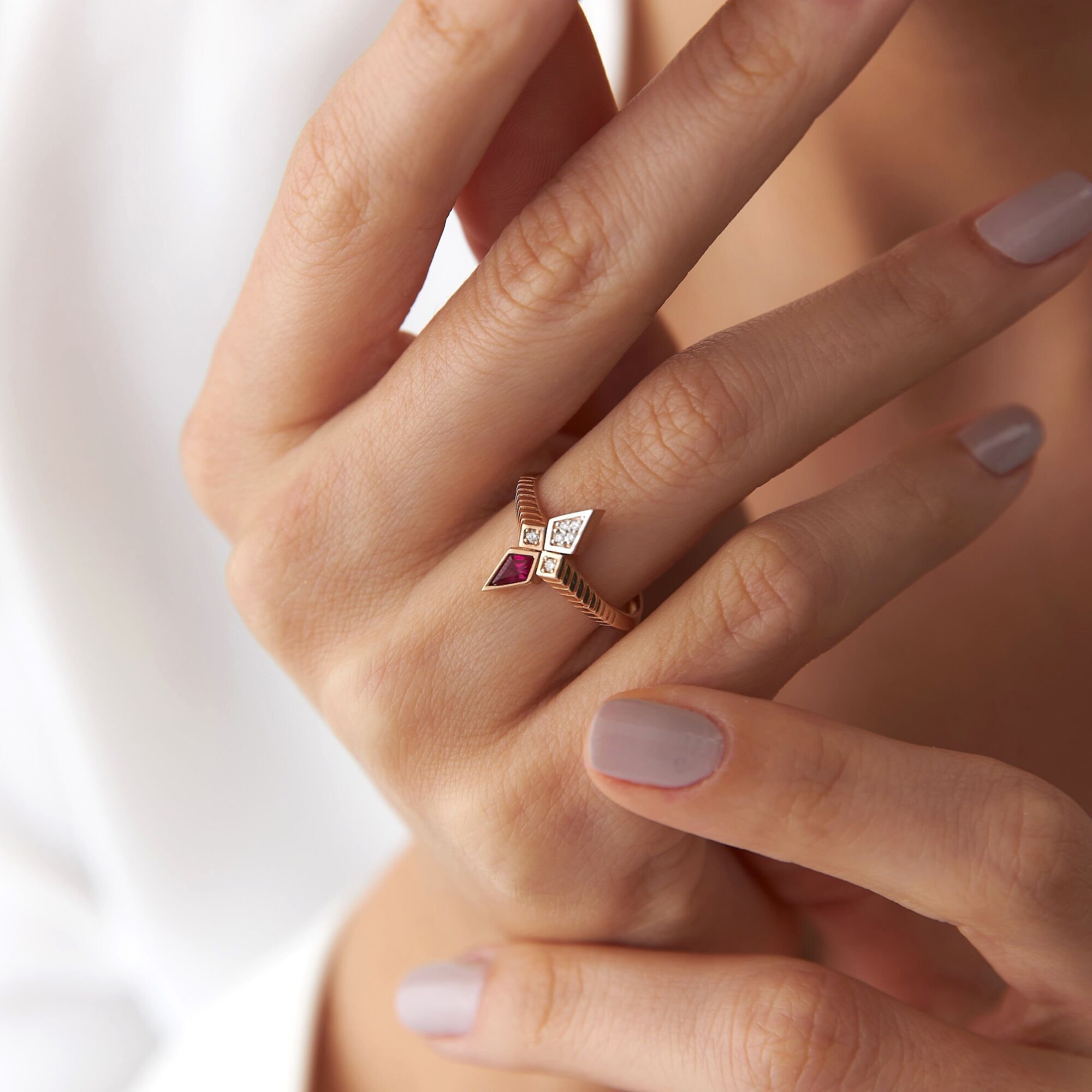 Uçurtma Kesim Yakut ve Pırlanta Yüzük