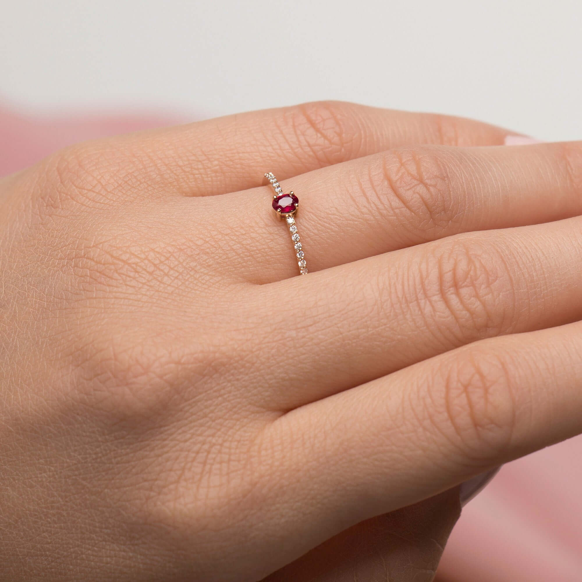 Minimal Oval Kesim Yakut Yarımtur Yüzük