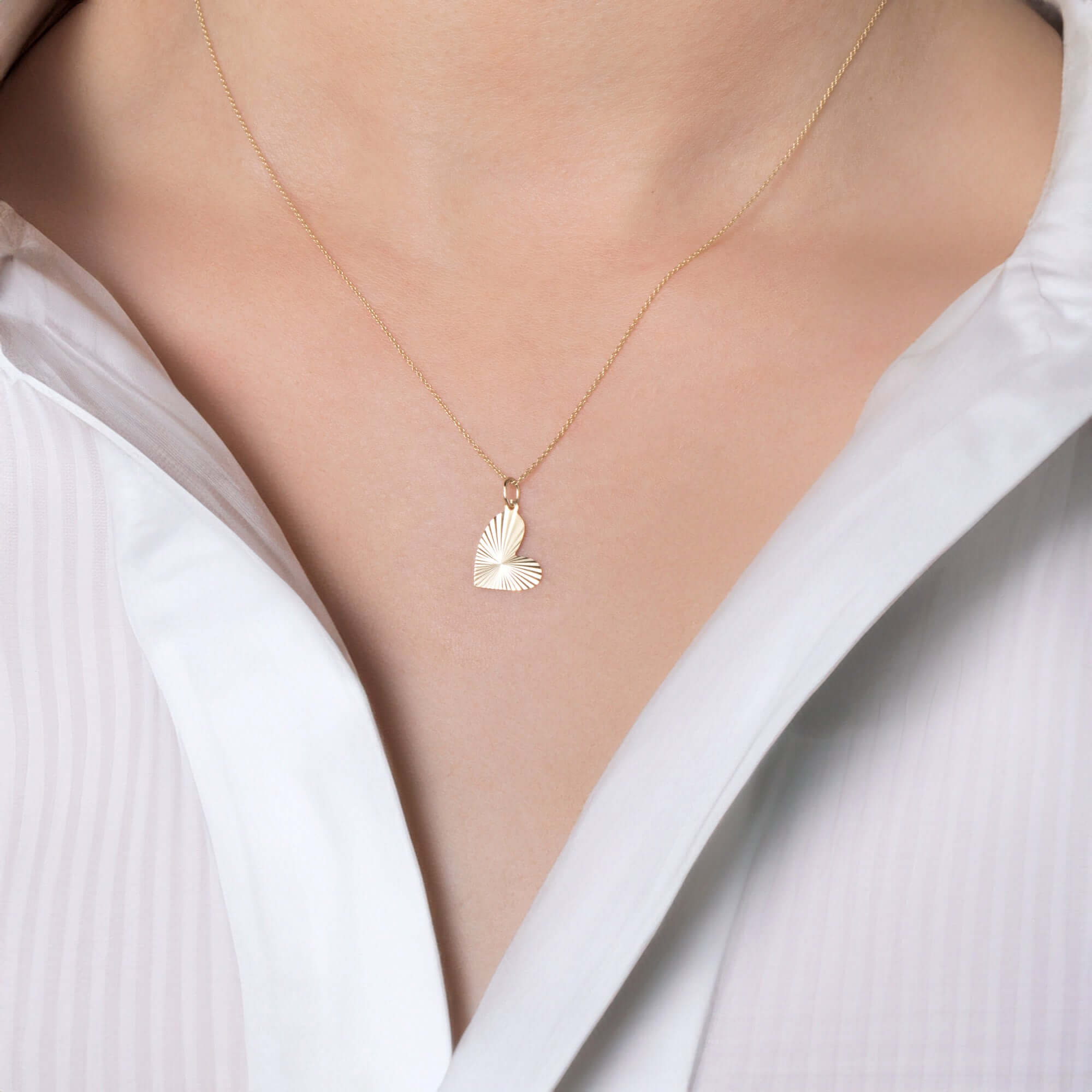 Minimal Lazer Kesim Kalp Kolye