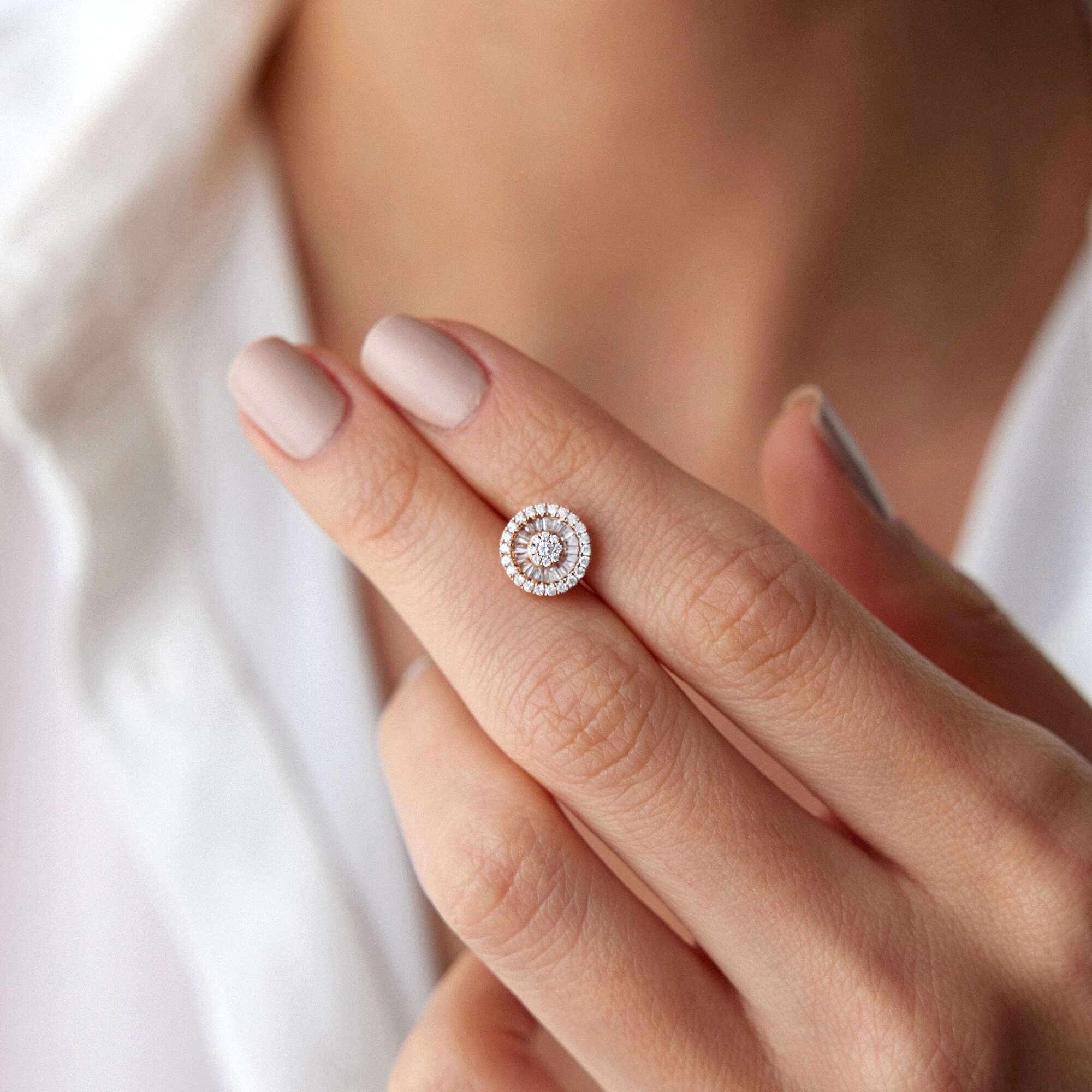 Yuvarlak Baget Pırlanta Küpe / The Sparkle Circle