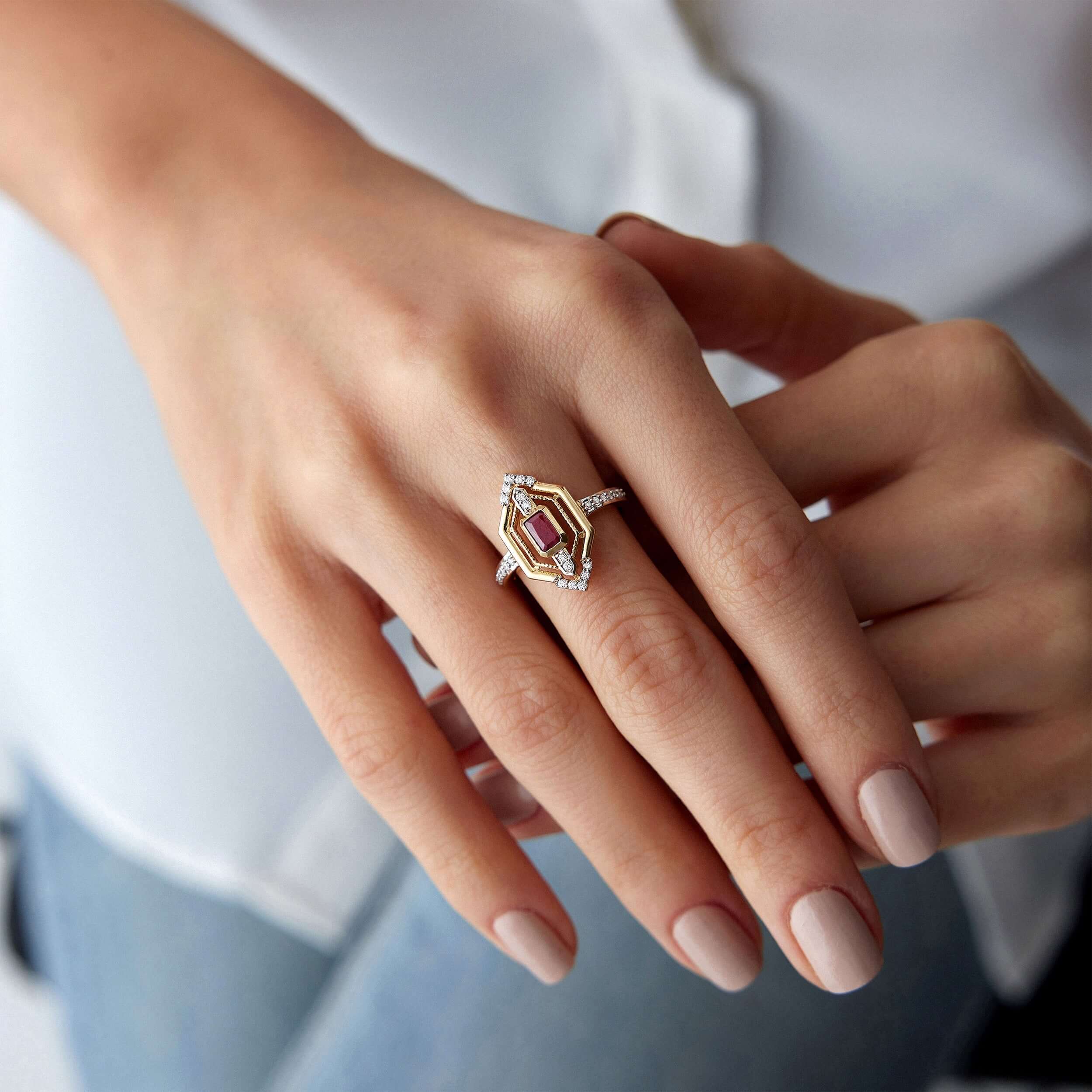 Modern Yakut ve Pırlanta Yüzük