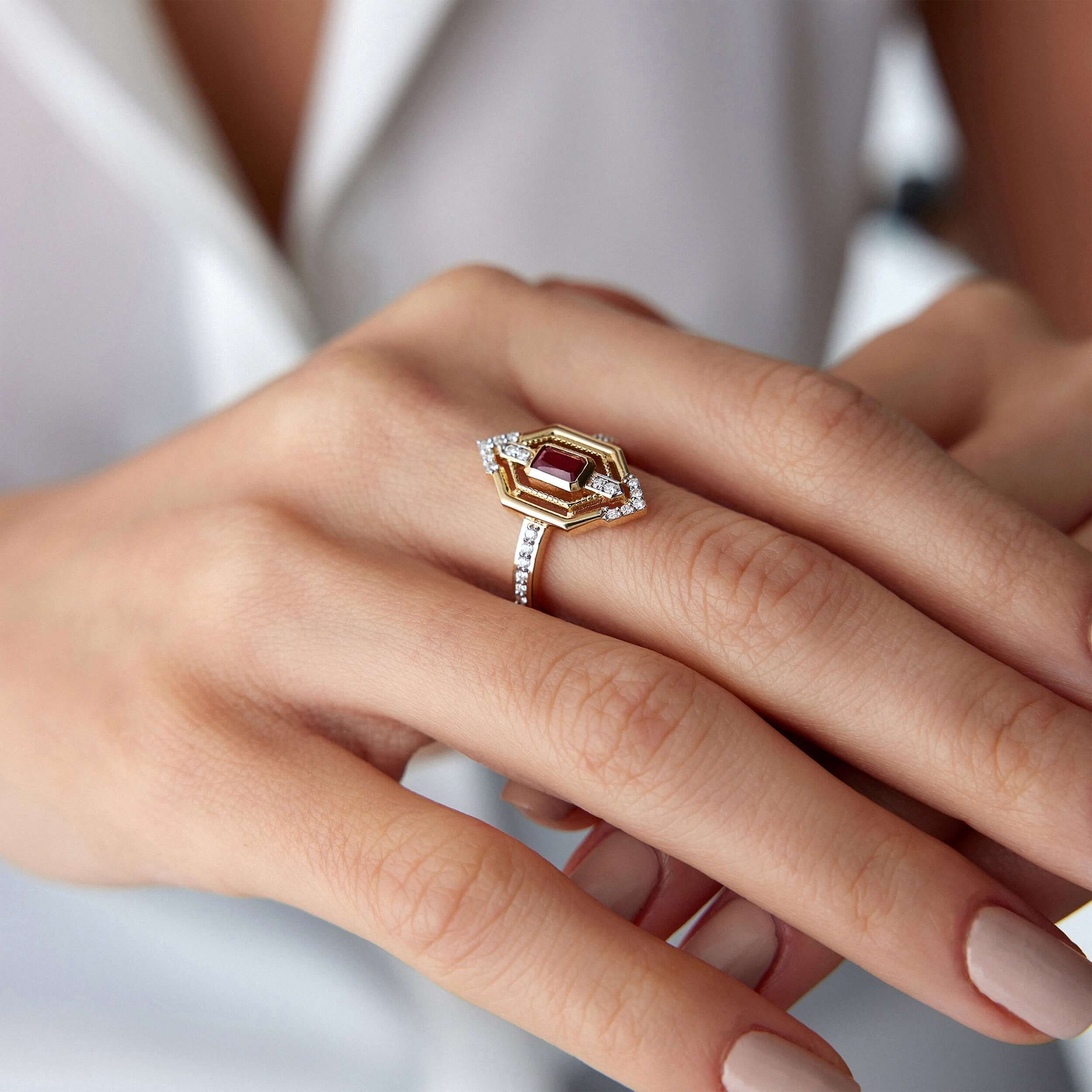 Modern Yakut ve Pırlanta Yüzük