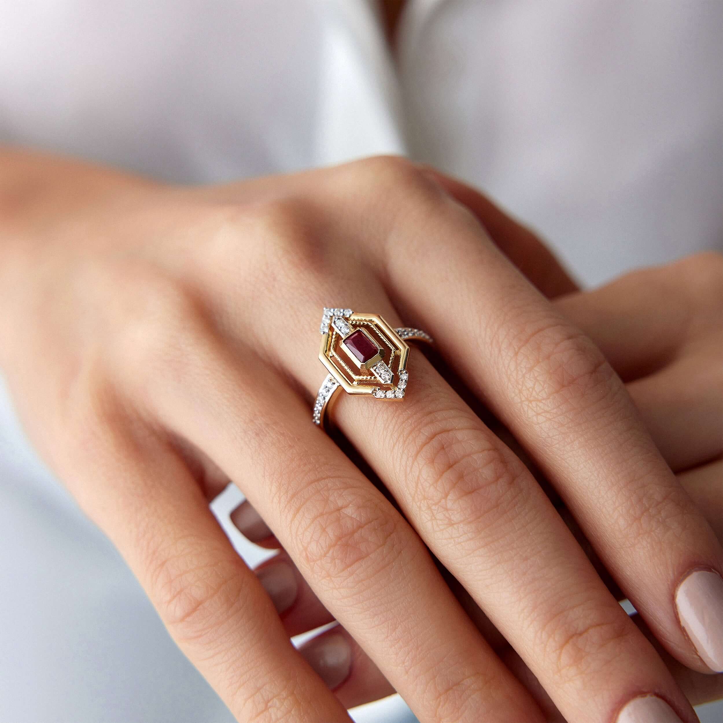 Modern Yakut ve Pırlanta Yüzük