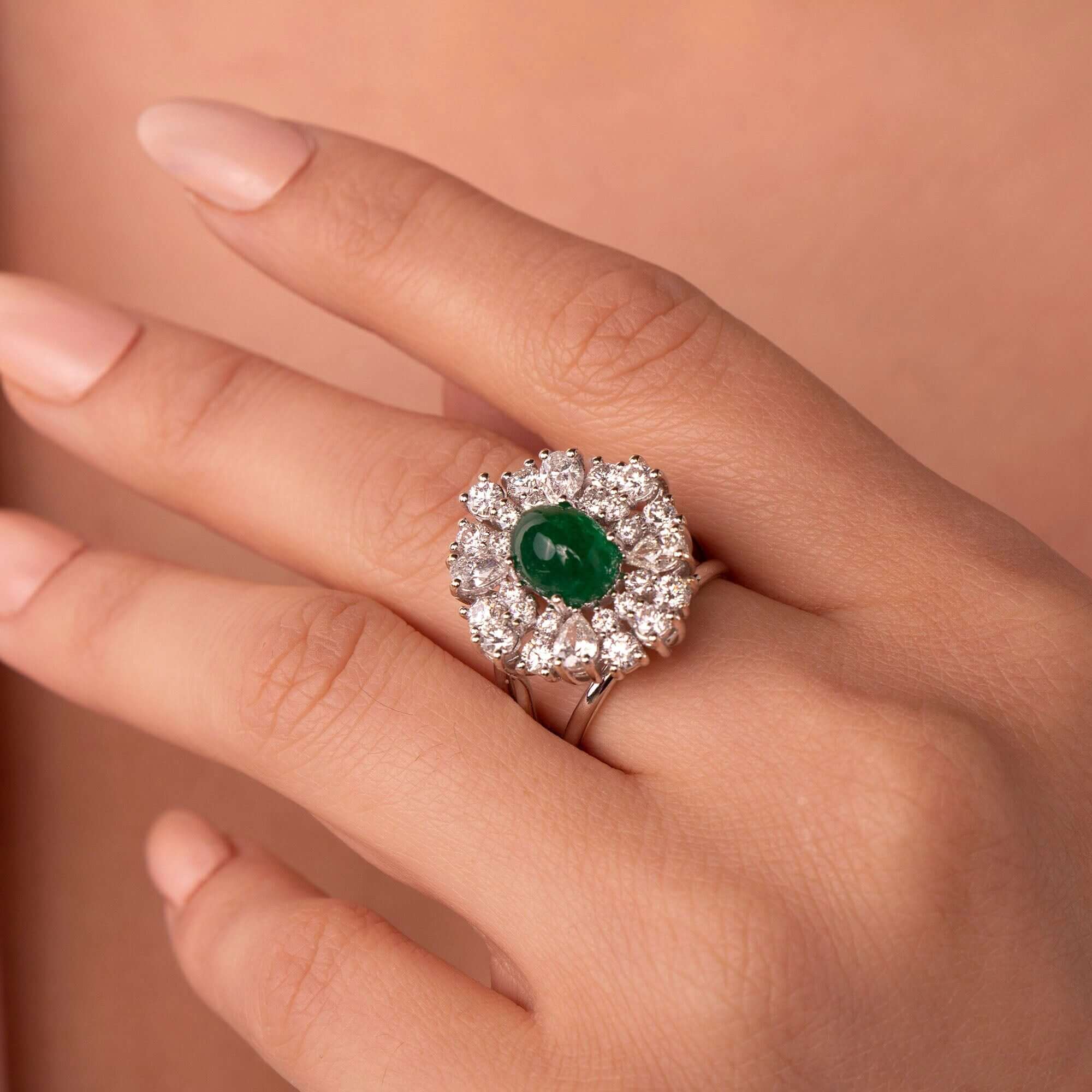 Damla Pırlantalı Kabaşon Kesim Zümrüt Yüzük / Large Cabochon