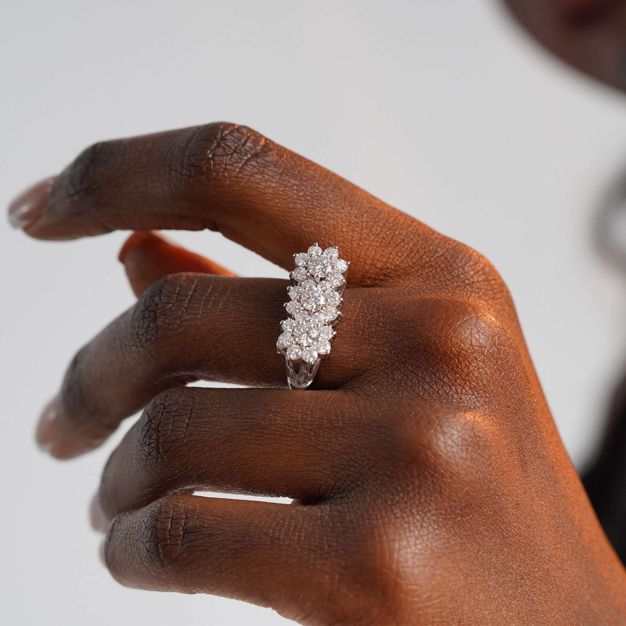 Büyük Üçlü Pırlanta Çiçek Yüzük